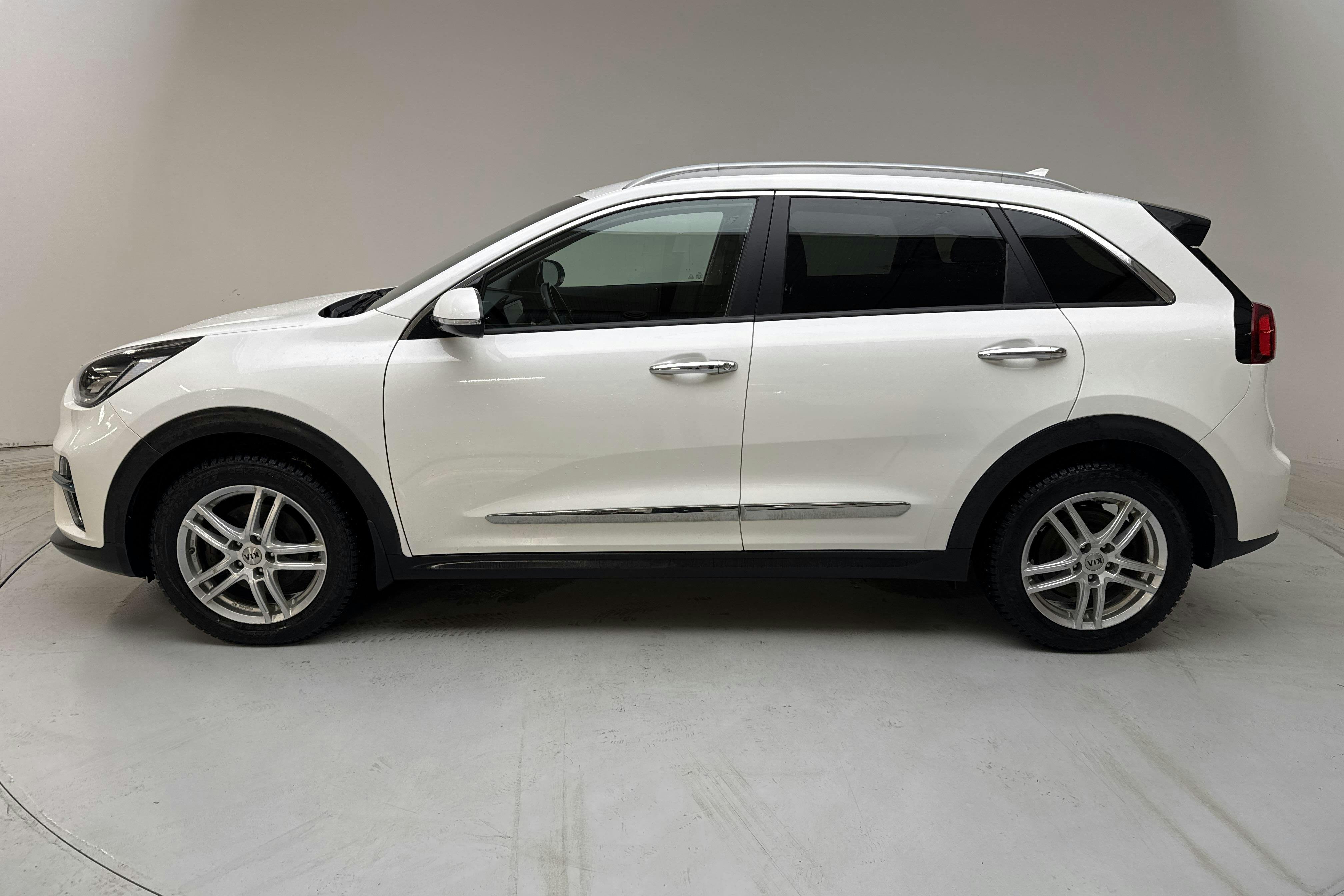 Presentationsfoto 2 av 17: KIA e-Niro 64kWh (204hk) - 7 227 mil - Automat - vit - 2020