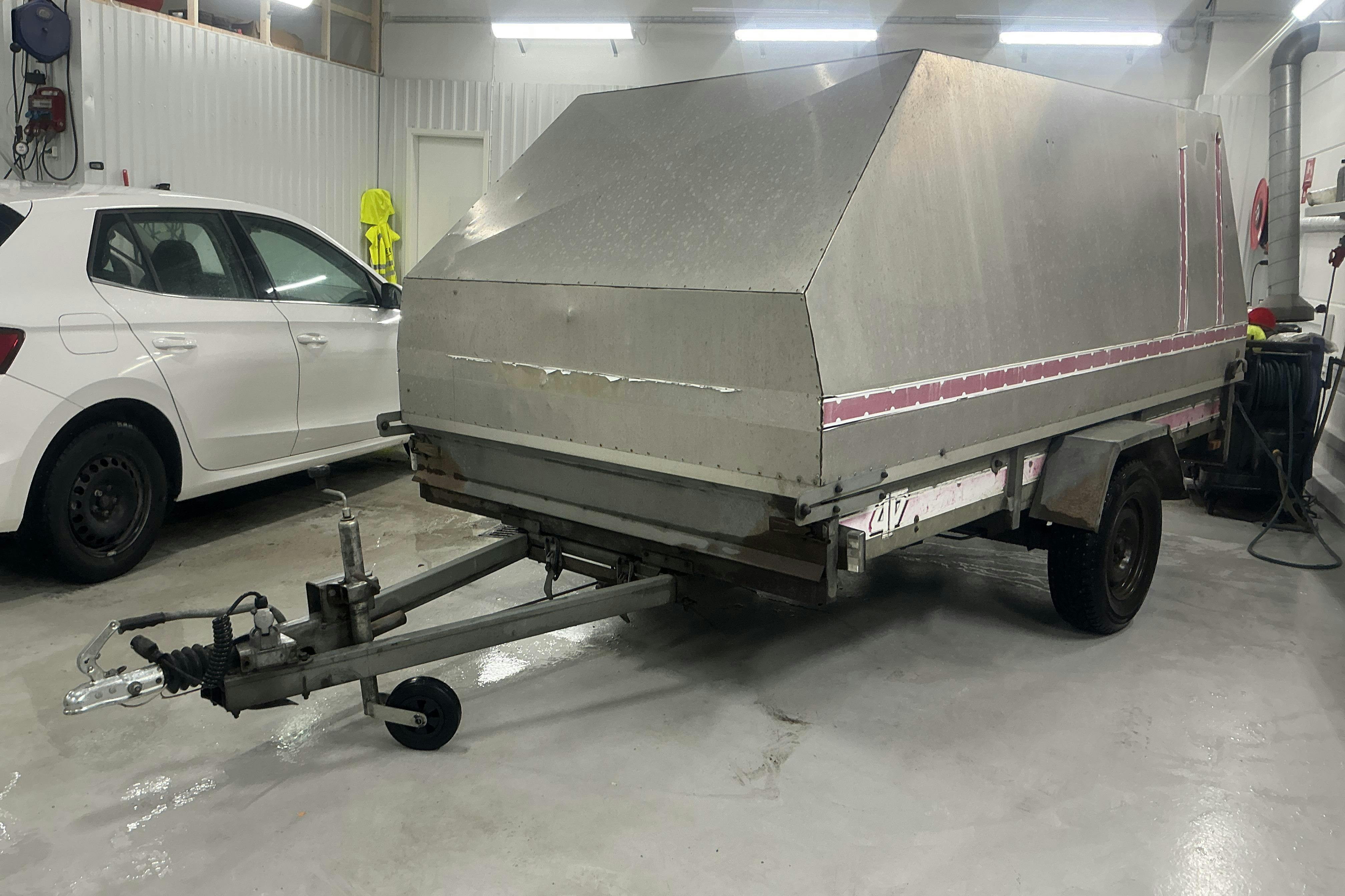 Presentationsfoto 1 av 10: 4P 1338 Kåpsläpvagn med tippfunktion Släpvagn - 0 km - Light Grey - 1992