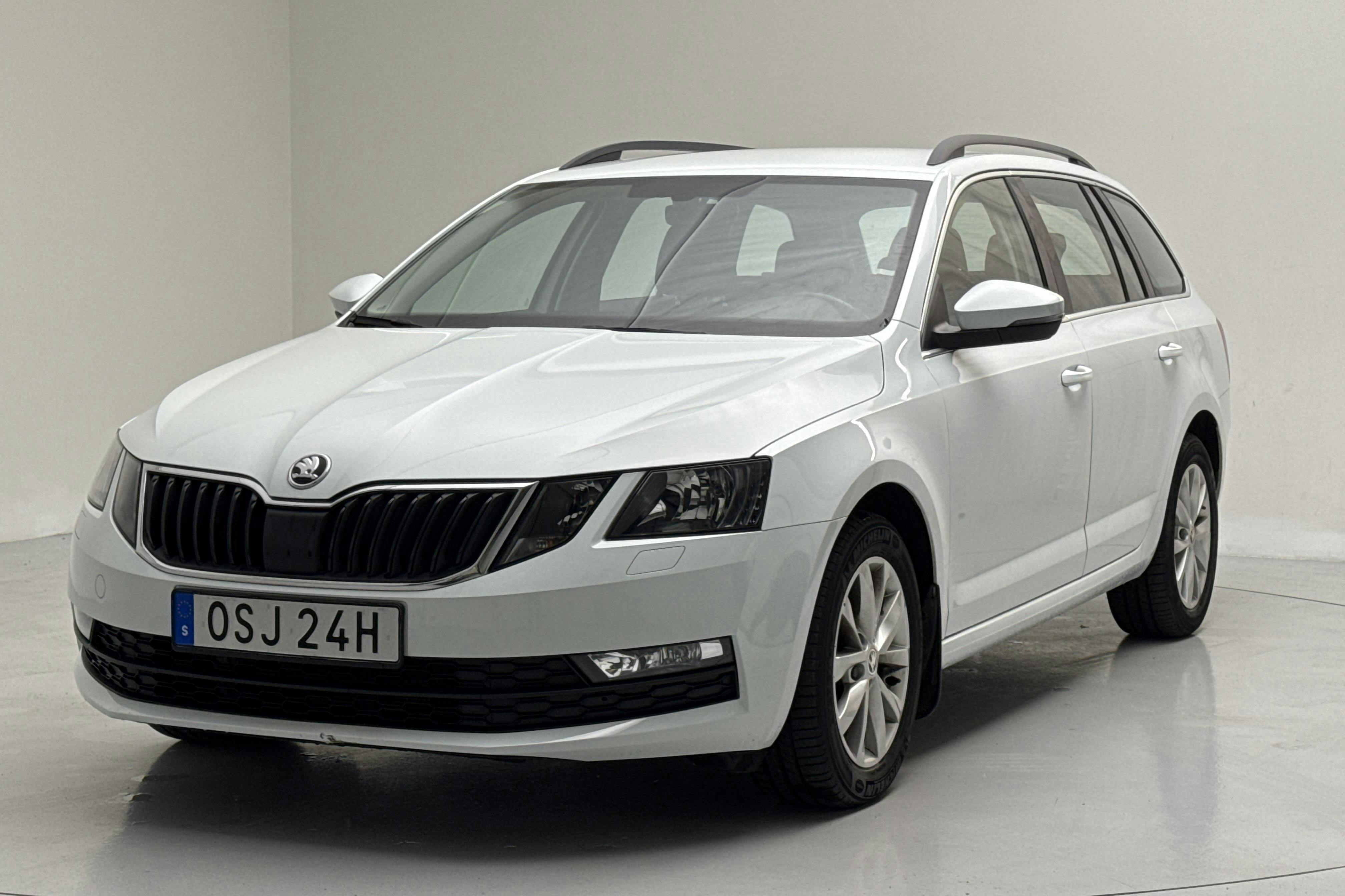 Presentationsfoto 1 av 12: Skoda Octavia III 1.5 TSI G-TEC Combi (130hk) - 5 261 mil - Automat - vit - 2020