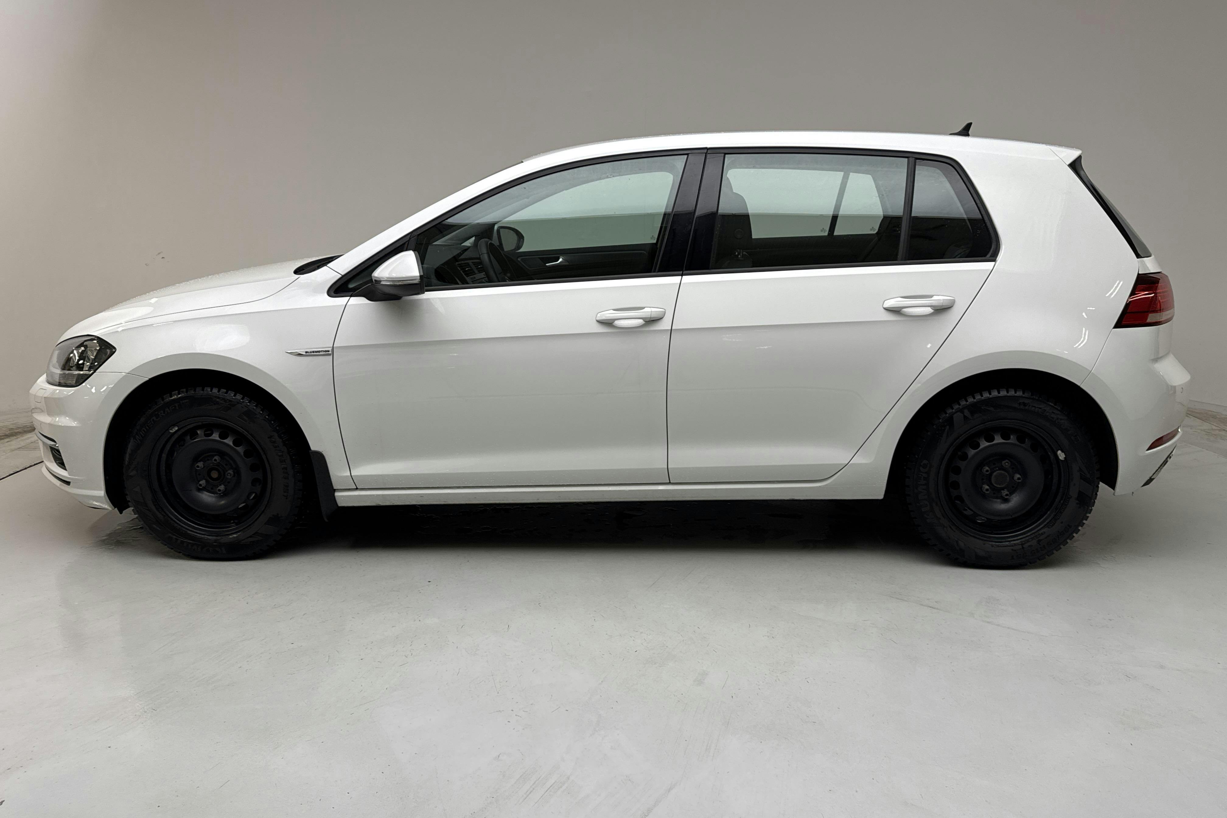 Presentationsfoto 2 av 12: VW Golf VII 1.4 TGI 5dr (110hk) - 2 297 mil - Manuell - vit - 2018