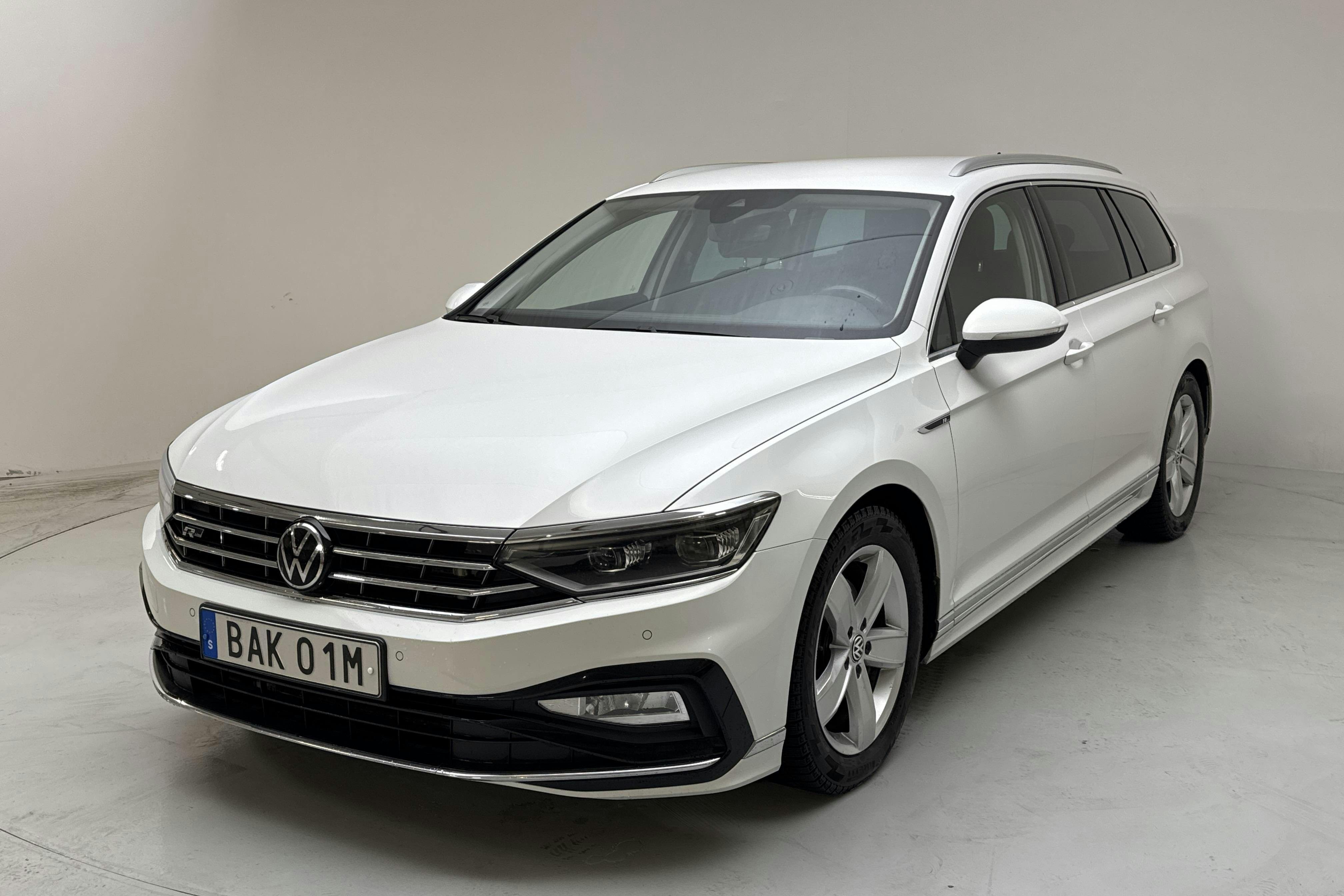 Presentation photo 1 of 16: VW Passat 2.0 TDI Sportscombi 4MOTION (190hk) - 121 260 km - Automatic - white - 2021