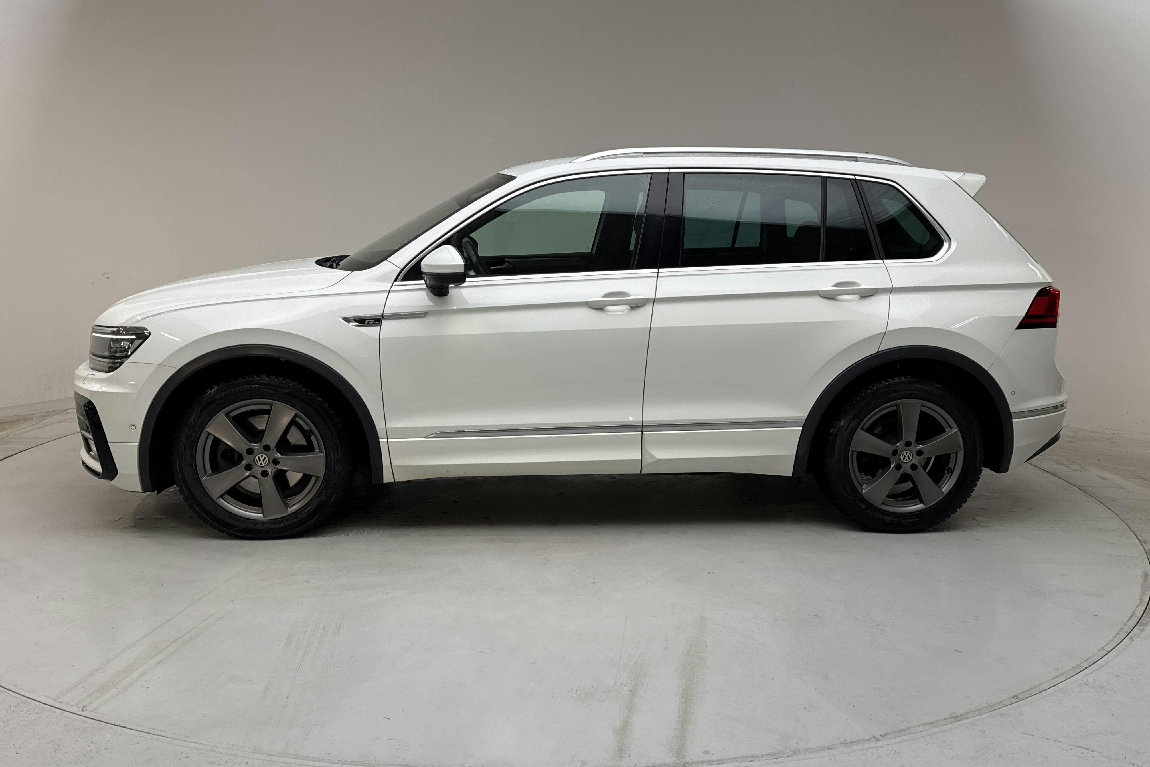 Esitlusfoto 2 aadressil 16: VW Tiguan 2.0 TSI 4MOTION (180hk) - 172 660 km - Automaatne - valge - 2017