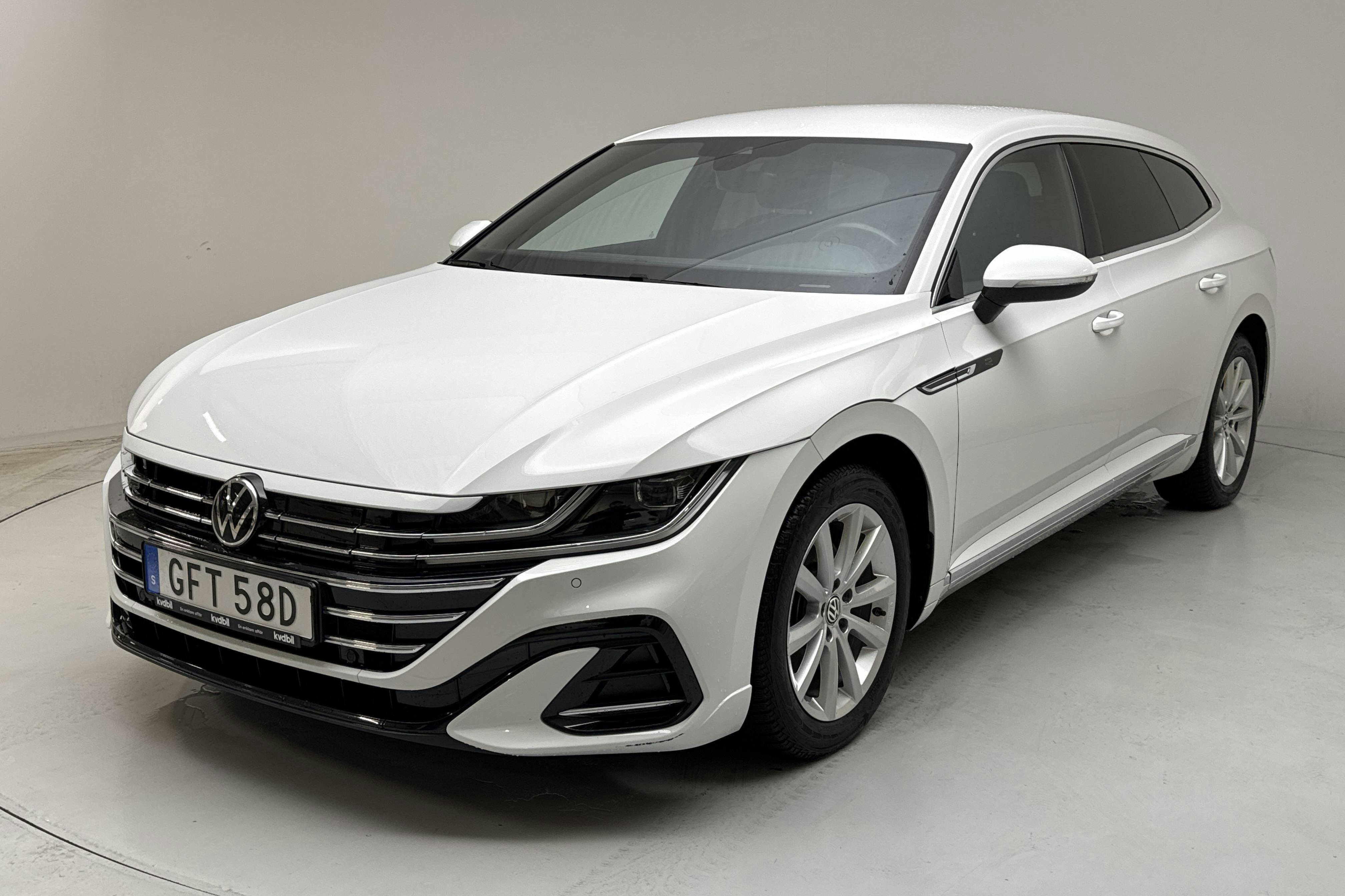 Presentationsfoto 1 av 18: VW Arteon Shooting Brake eHybrid 1.4 TSI (218hk) - 6 718 mil - Automat - vit - 2021