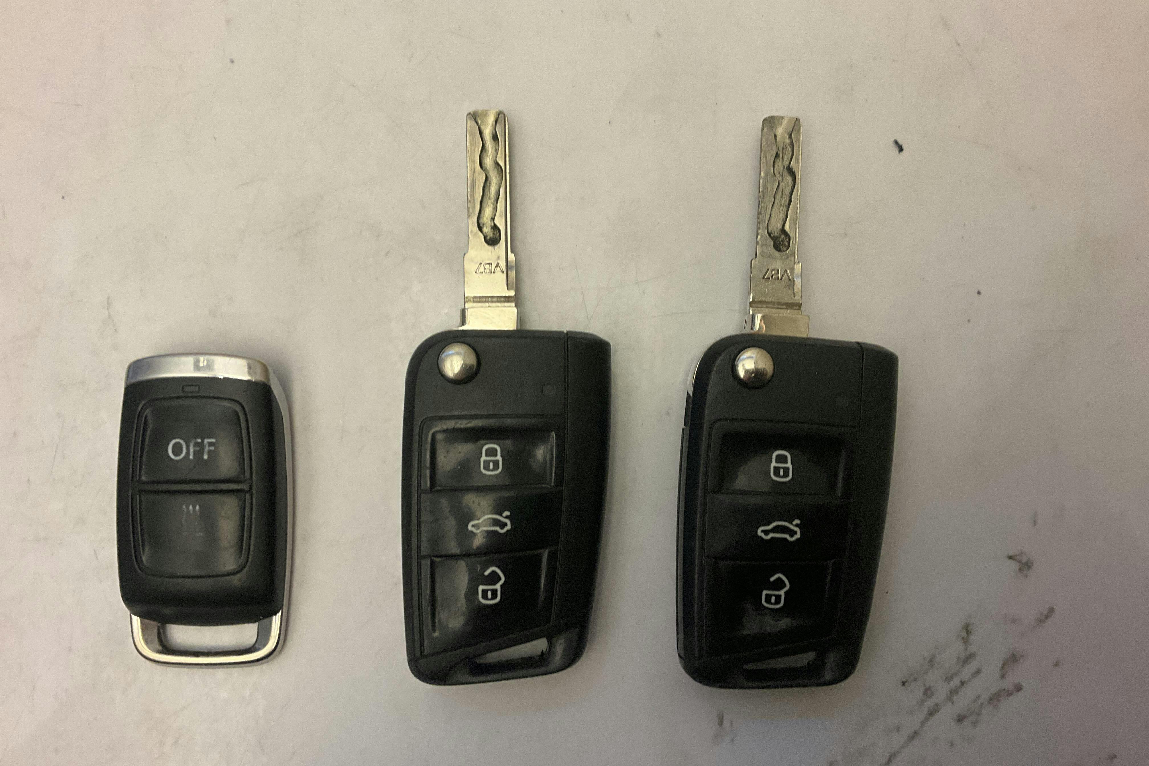 Presentationsfoto 17 av 17: VW Golf VII 1.6 TDI Sportscombi (115hk) - 21 319 mil - Automat - vit - 2019