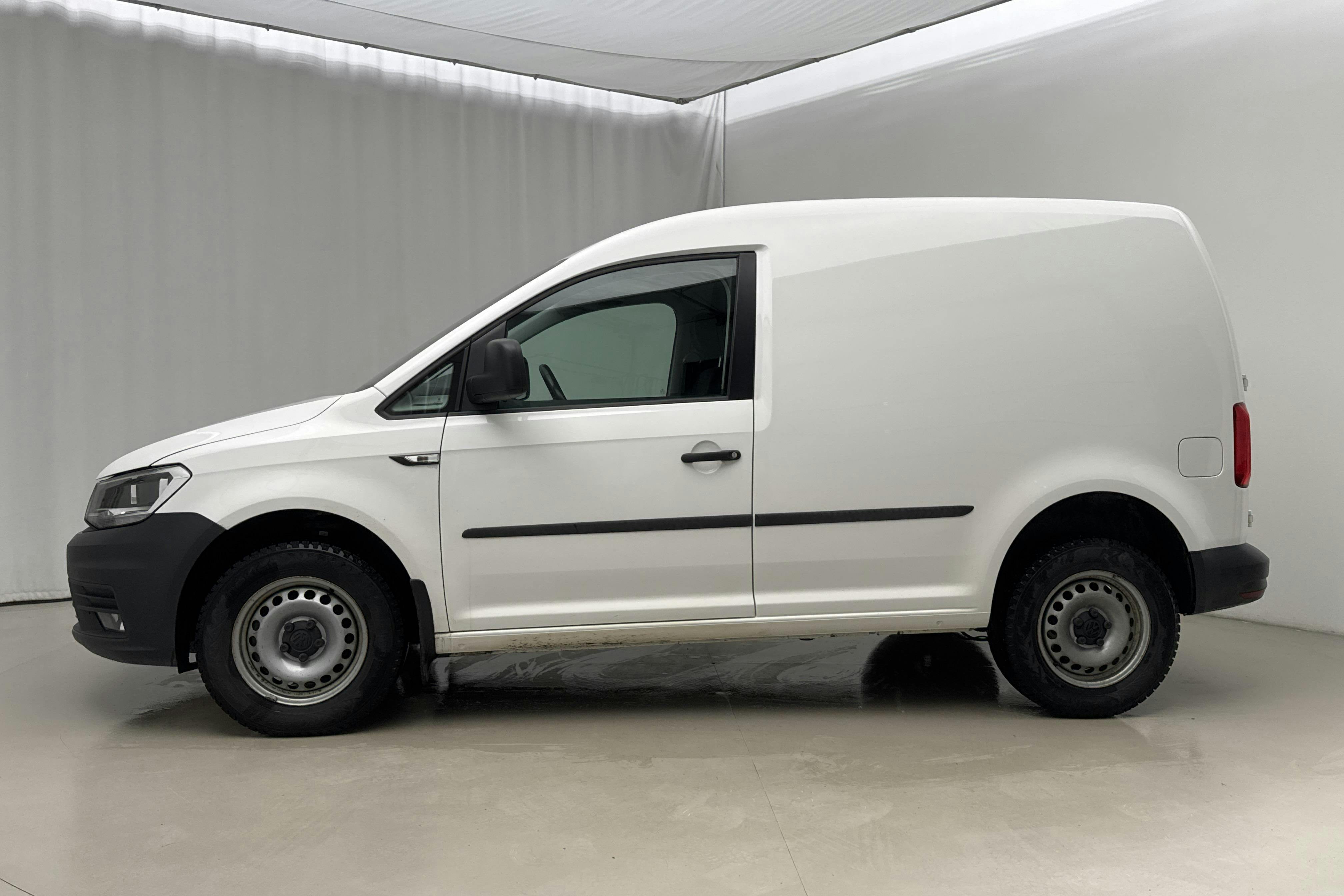 Presentationsfoto 2 av 19: VW Caddy 2.0 TDI Skåp 4MOTION (122hk) - 9 177 mil - Manuell - vit - 2020