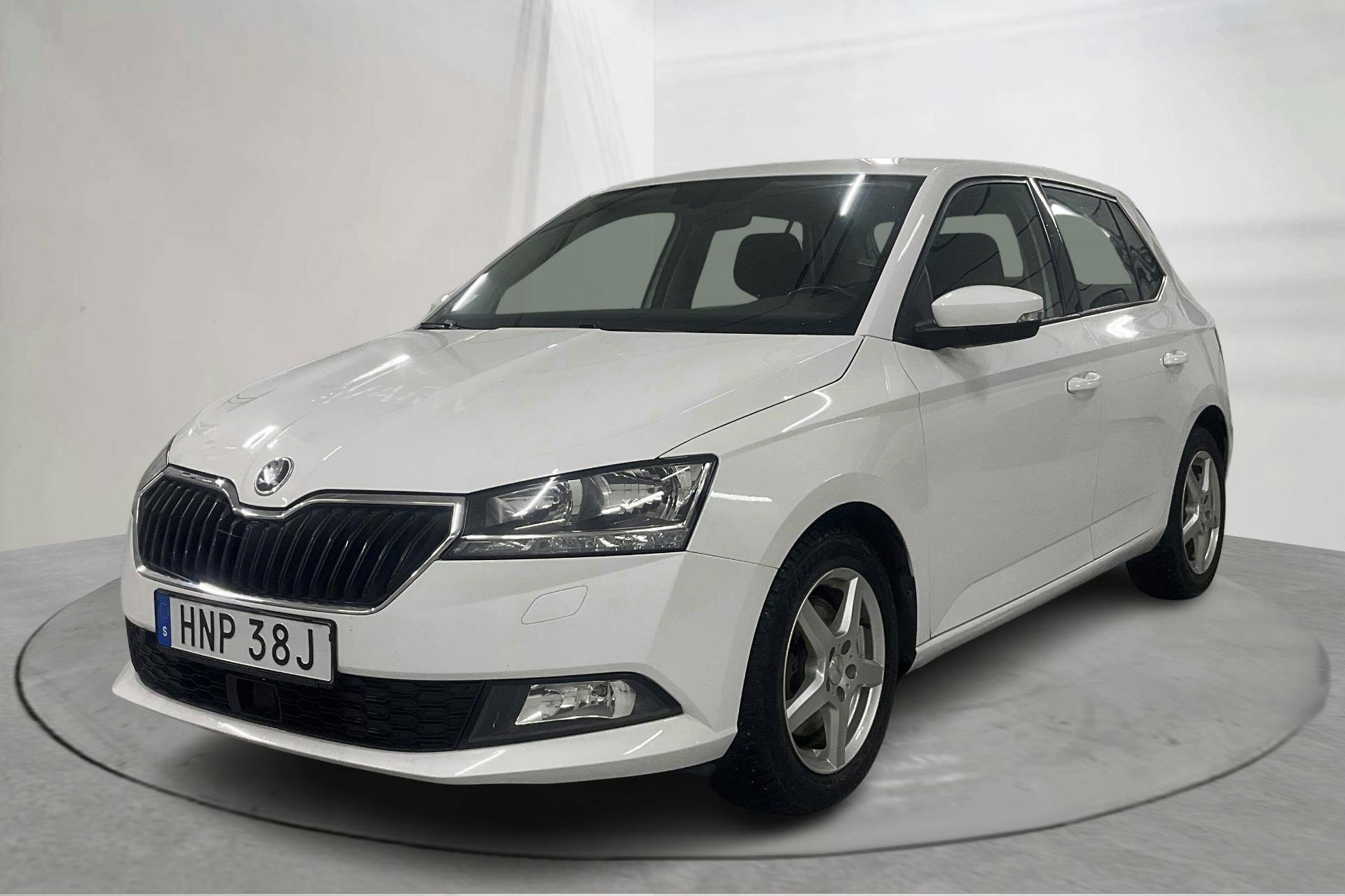 Presentation photo 1 of 16: Skoda Fabia 1.0 TSI 5dr (95hk) - 50 750 km - Automatic - white - 2021