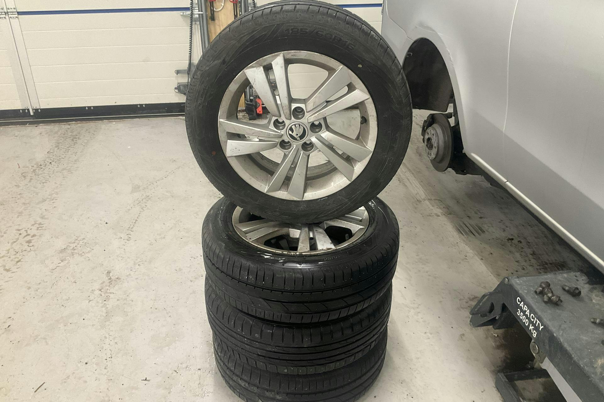 Presentation photo 16 of 16: Skoda Fabia 1.0 TSI 5dr (95hk) - 50 750 km - Automatic - white - 2021