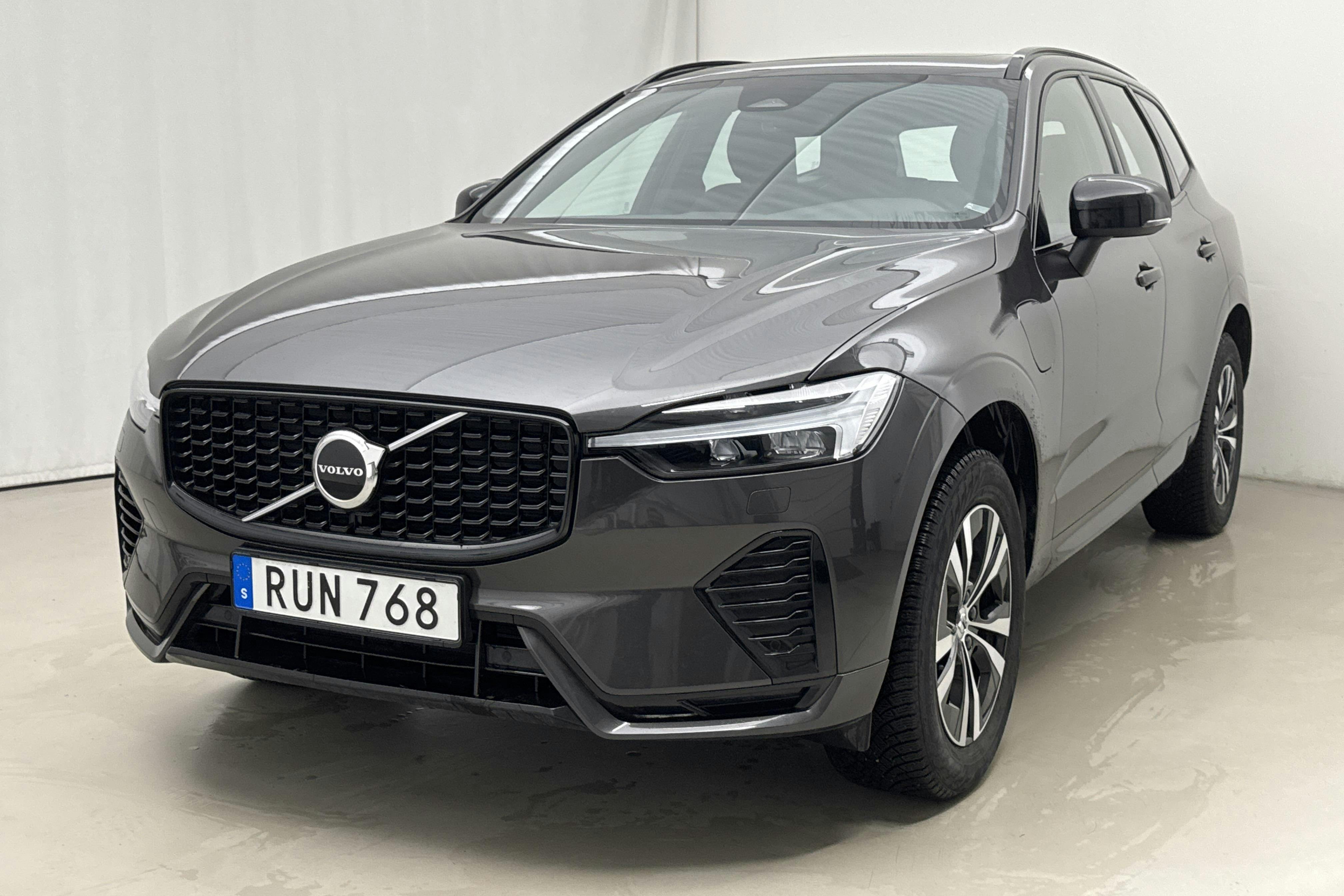 Zdjęcie prezentacyjne 1 z 23: Volvo XC60 T6 AWD Recharge (350hk) - 108 480 km - Automatyczna - szary - 2023