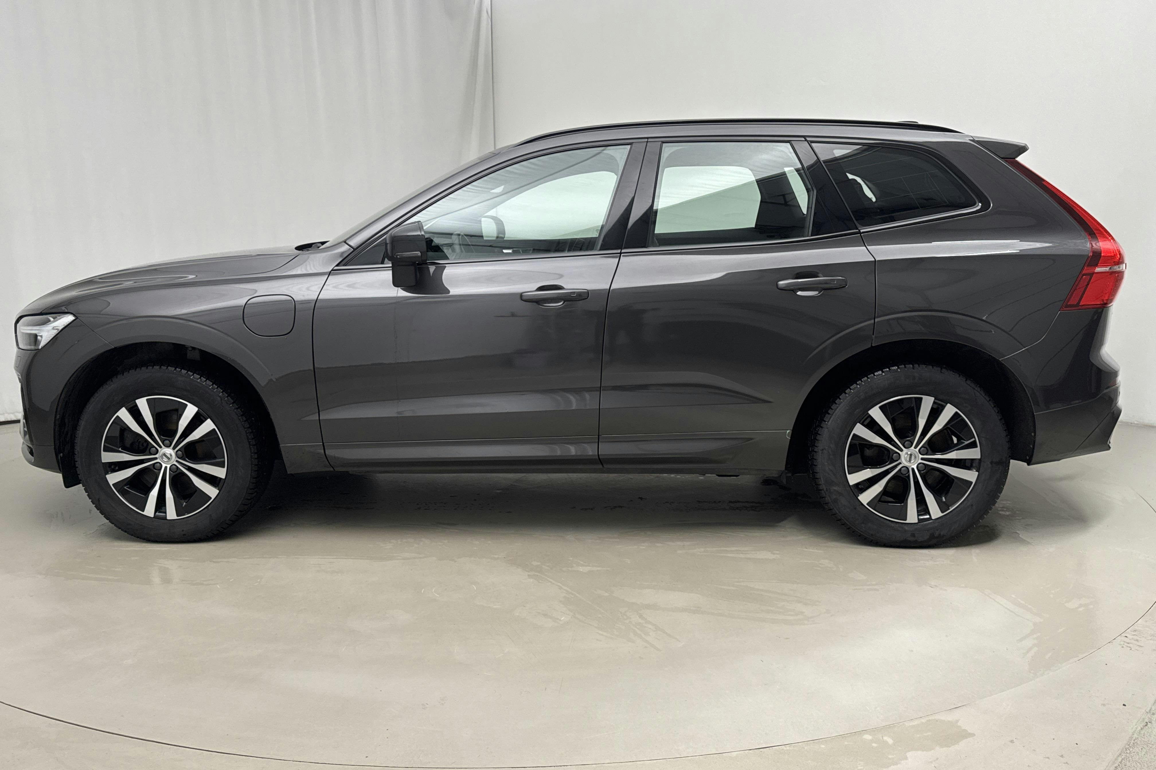 Zdjęcie prezentacyjne 2 z 23: Volvo XC60 T6 AWD Recharge (350hk) - 108 480 km - Automatyczna - szary - 2023
