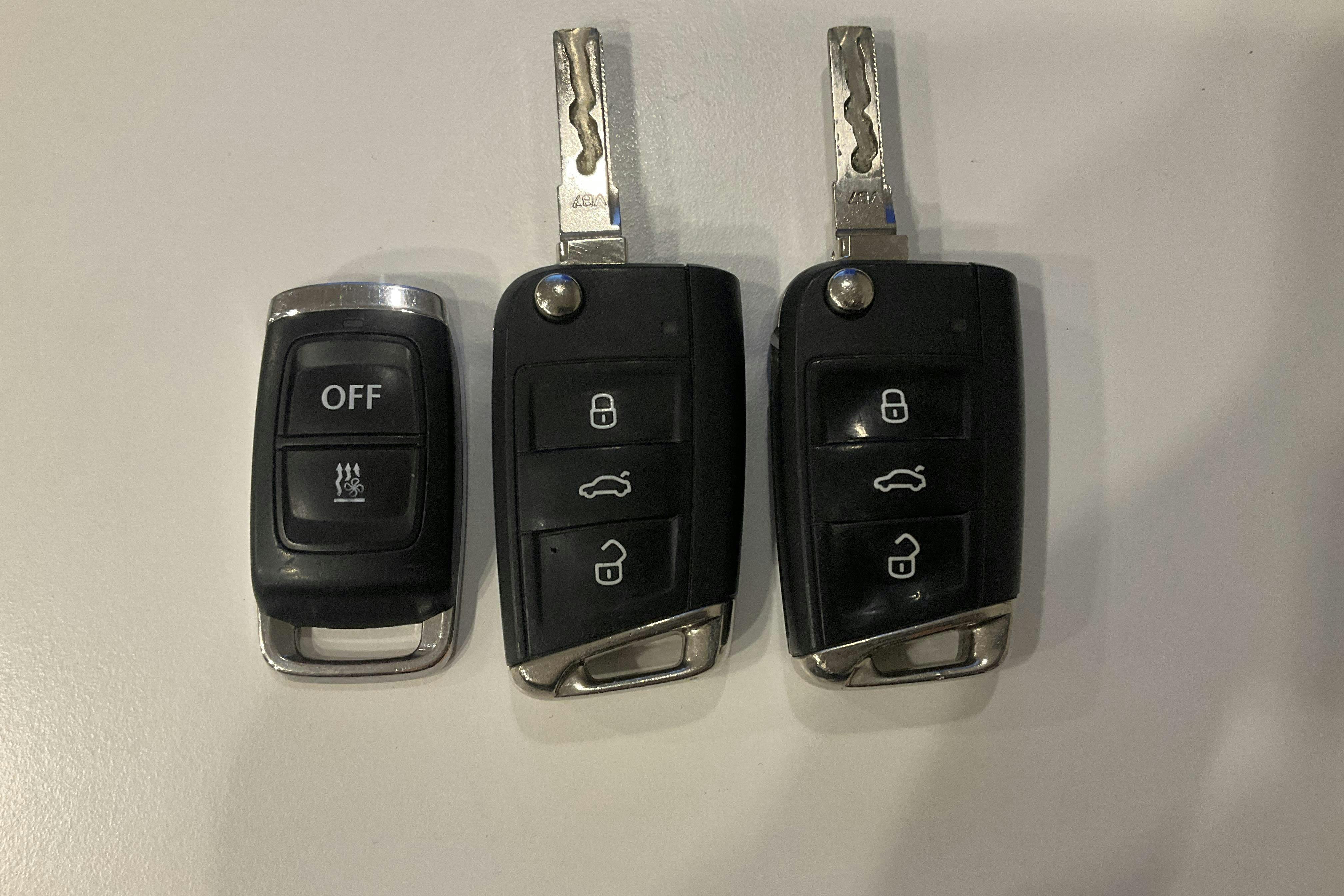 Presentationsfoto 20 av 20: VW Golf VII 1.5 TSI Sportscombi (150hk) - 19 992 mil - Automat - vit - 2020