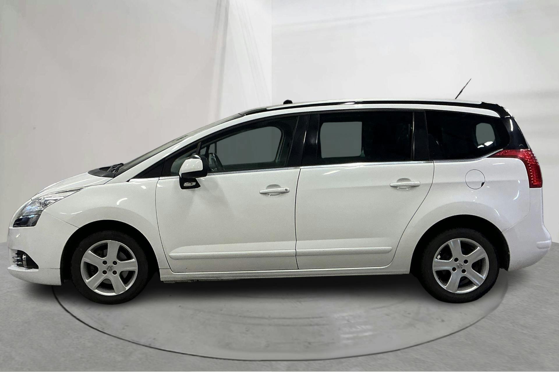 Esitlusfoto 2 aadressil 15: Peugeot 5008 1.6 e-HDI (114hk) - 257 030 km - Automaatne - valge - 2013