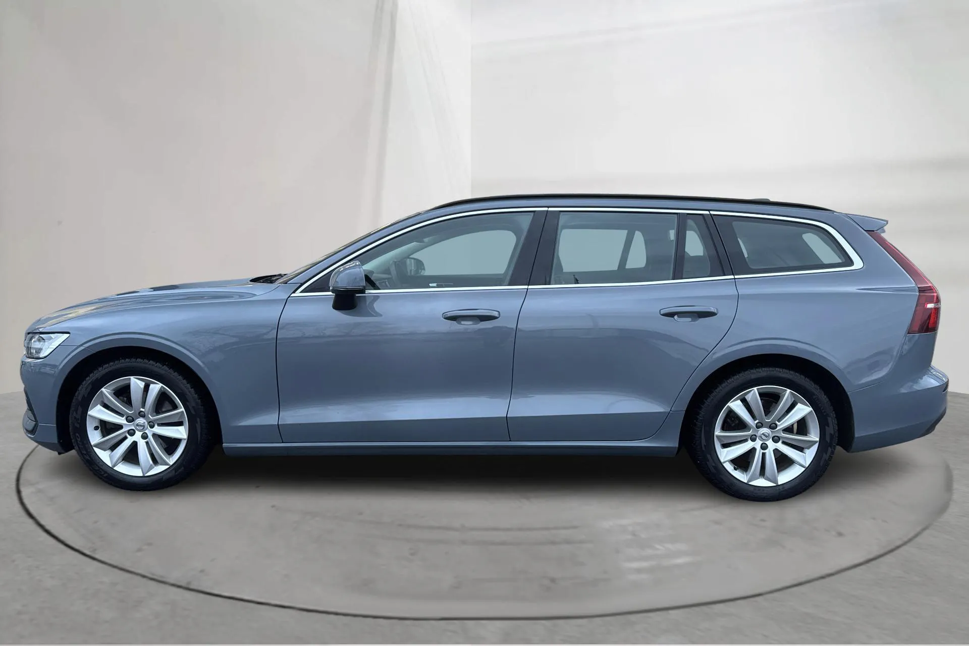 Presentationsfoto 2 av 15: Volvo V60 B4 Mildhybrid, Diesel (197hk) - 10 426 mil - Automat - grå - 2023