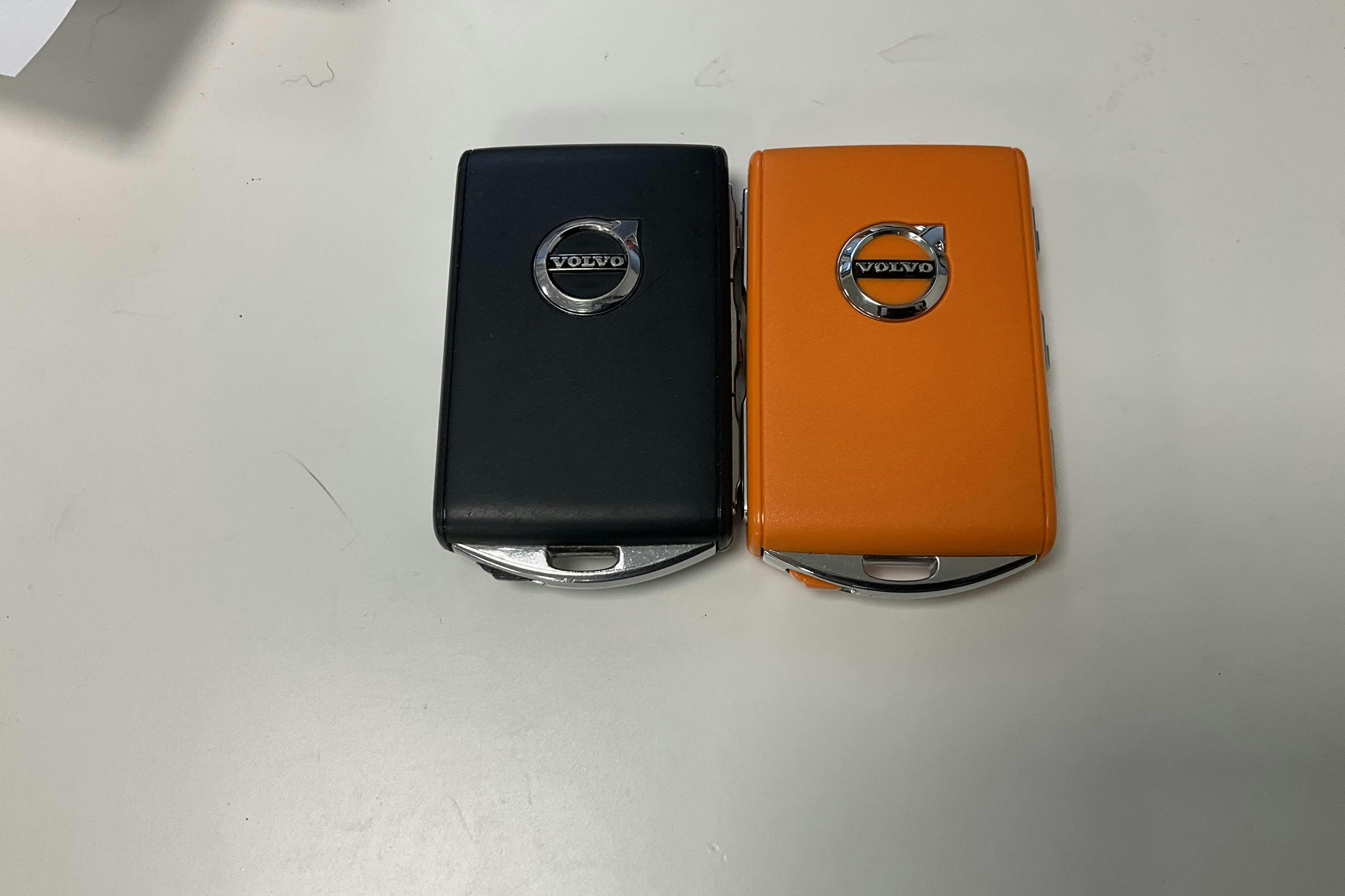 Zdjęcie prezentacyjne 15 z 15: Volvo V60 B4 Mildhybrid, Diesel (197hk) - 105 720 km - Automatyczna - srebro - 2023