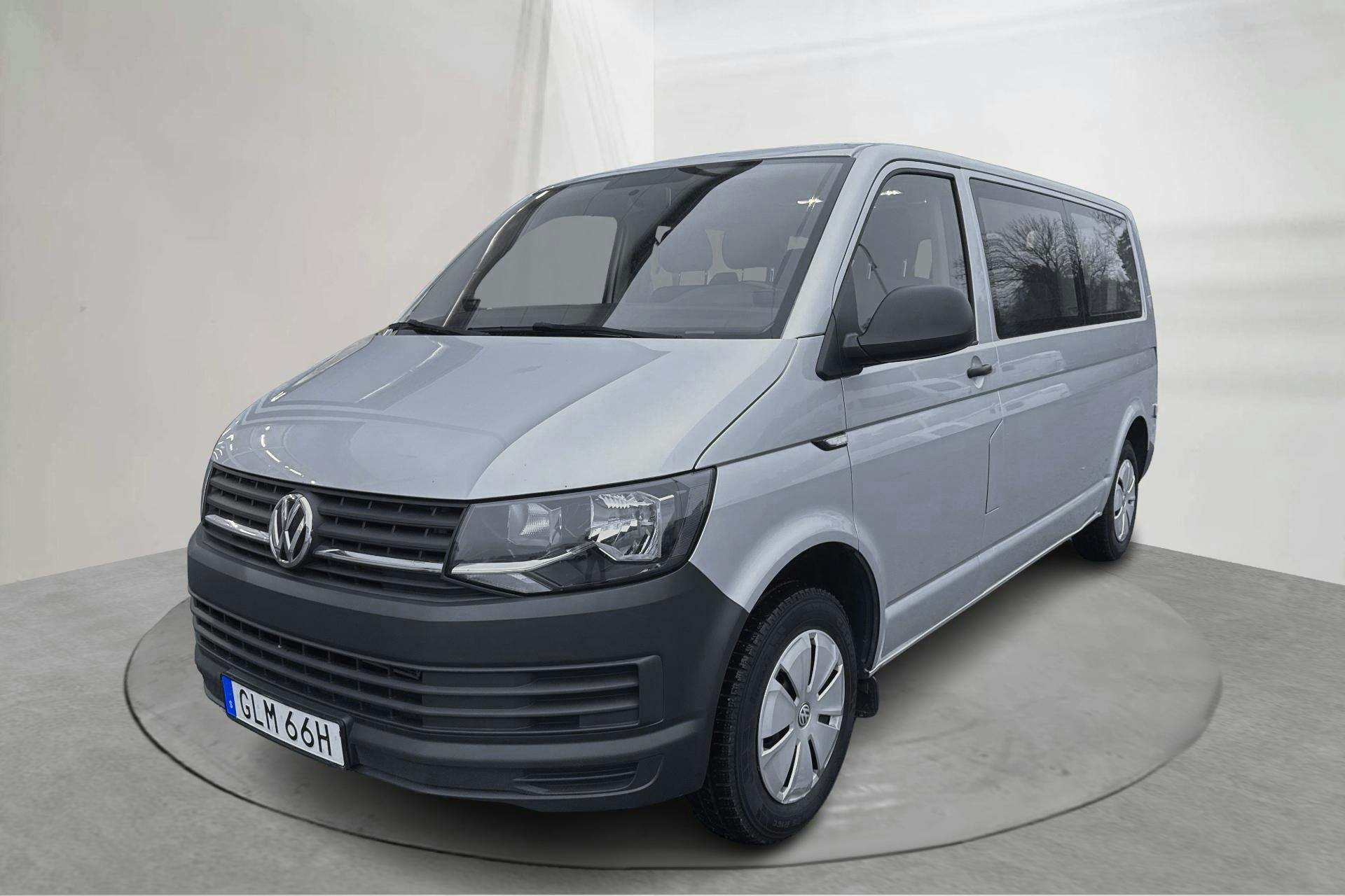 Presentationsfoto 1 av 13: VW Caravelle T6 2.0 TDI BMT (150hk) - 10 317 mil - Automat - silver - 2019