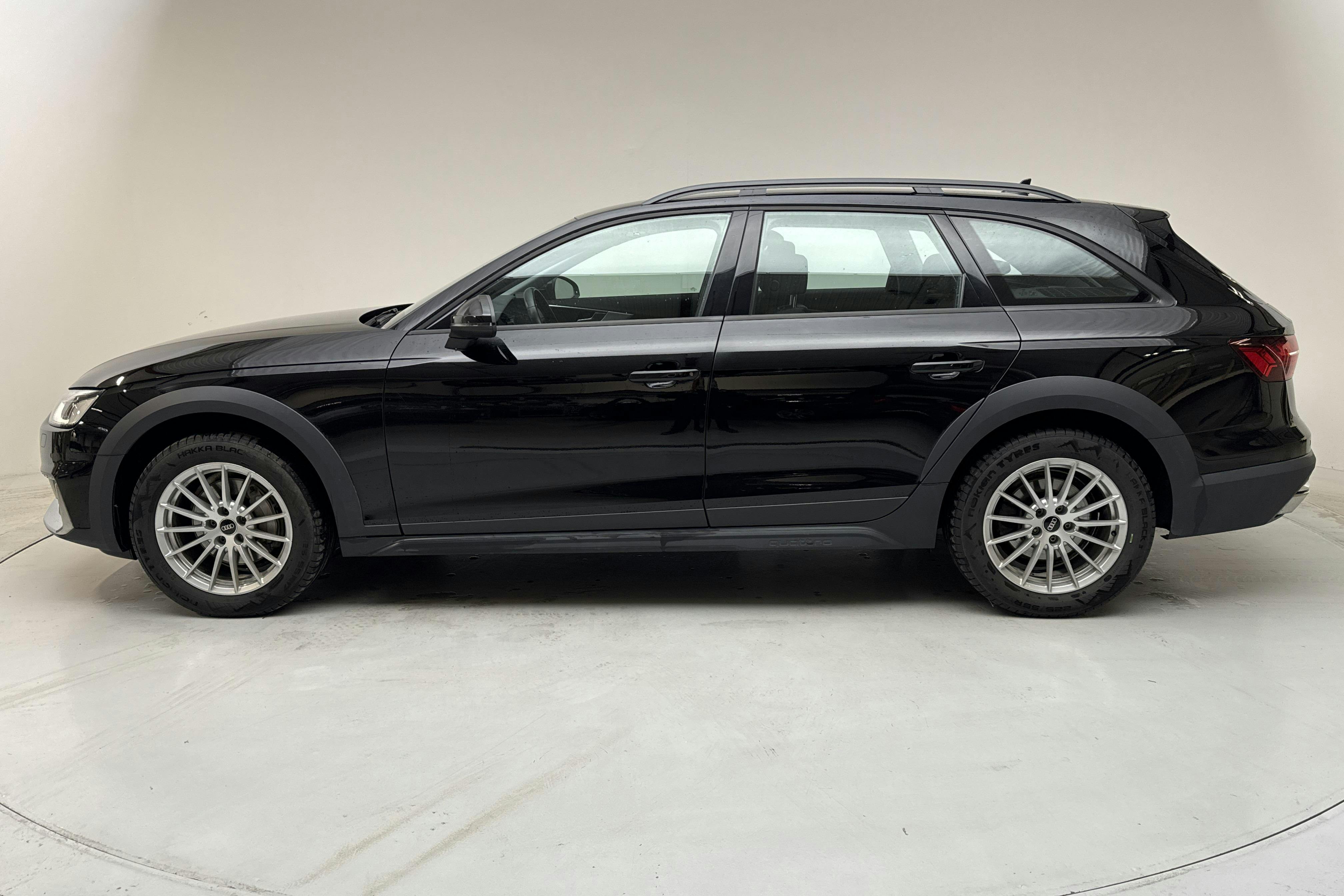 Presentation photo 2 of 13: Audi A4 Allroad 40 TDI quattro (204hk) - 118 130 km - Automatic - black - 2023