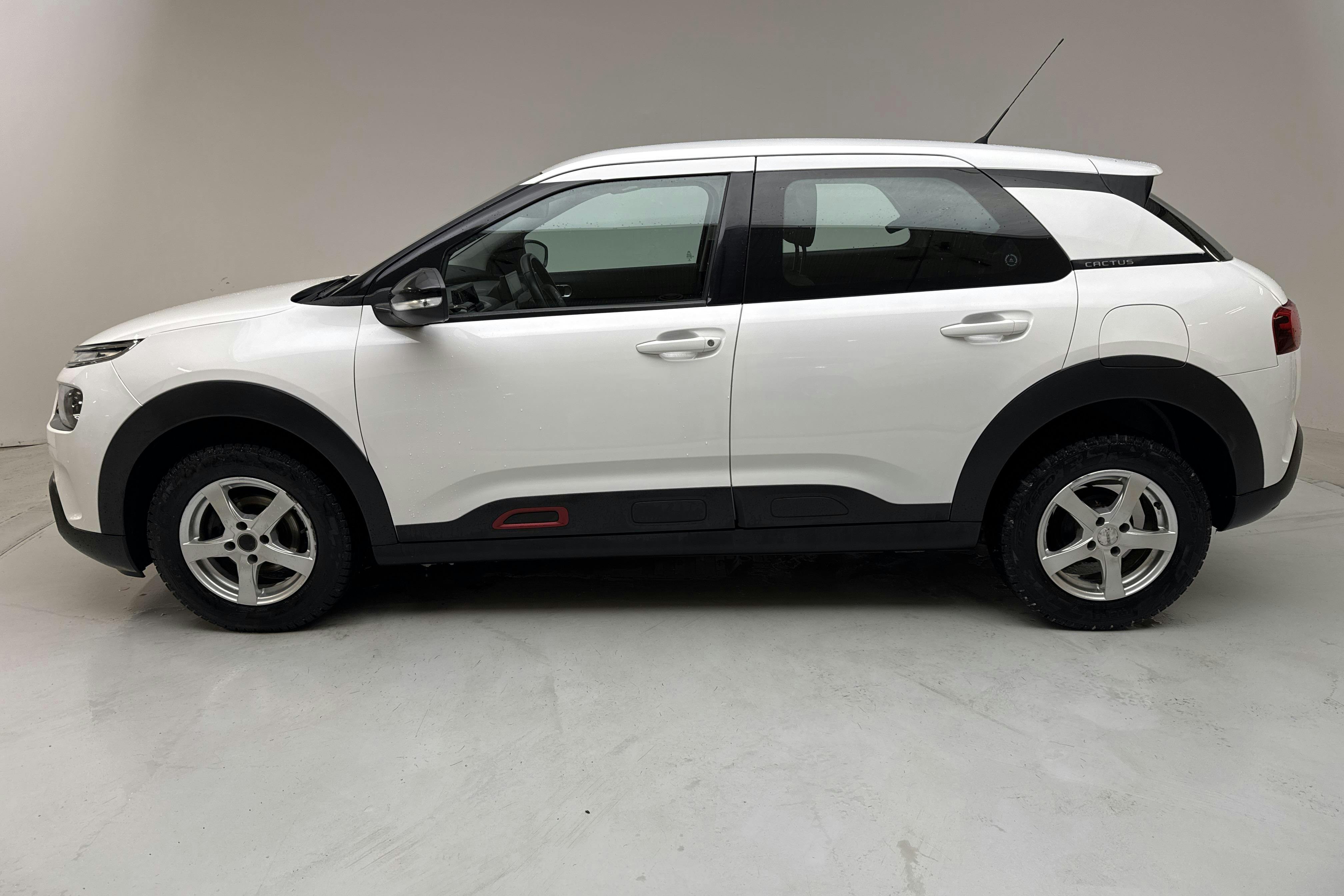 Zdjęcie prezentacyjne 2 z 13: Citroën C4 Cactus PureTech (110hk) - 100 370 km - Manualna - biały - 2018