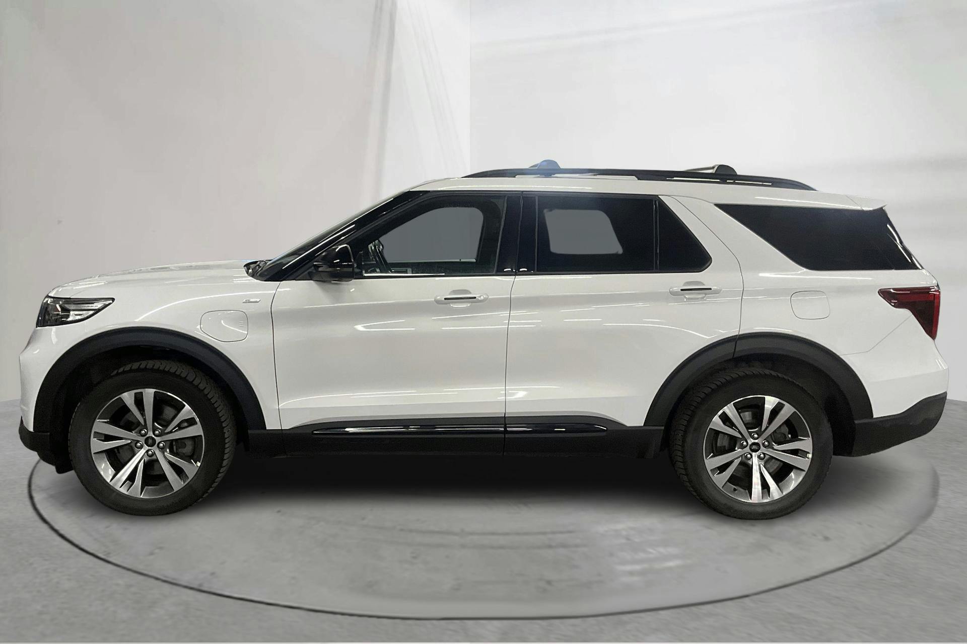 Presentationsfoto 2 av 20: Ford Explorer 3.0T EcoBoost (457hk) - 6 152 mil - Automat - vit - 2023