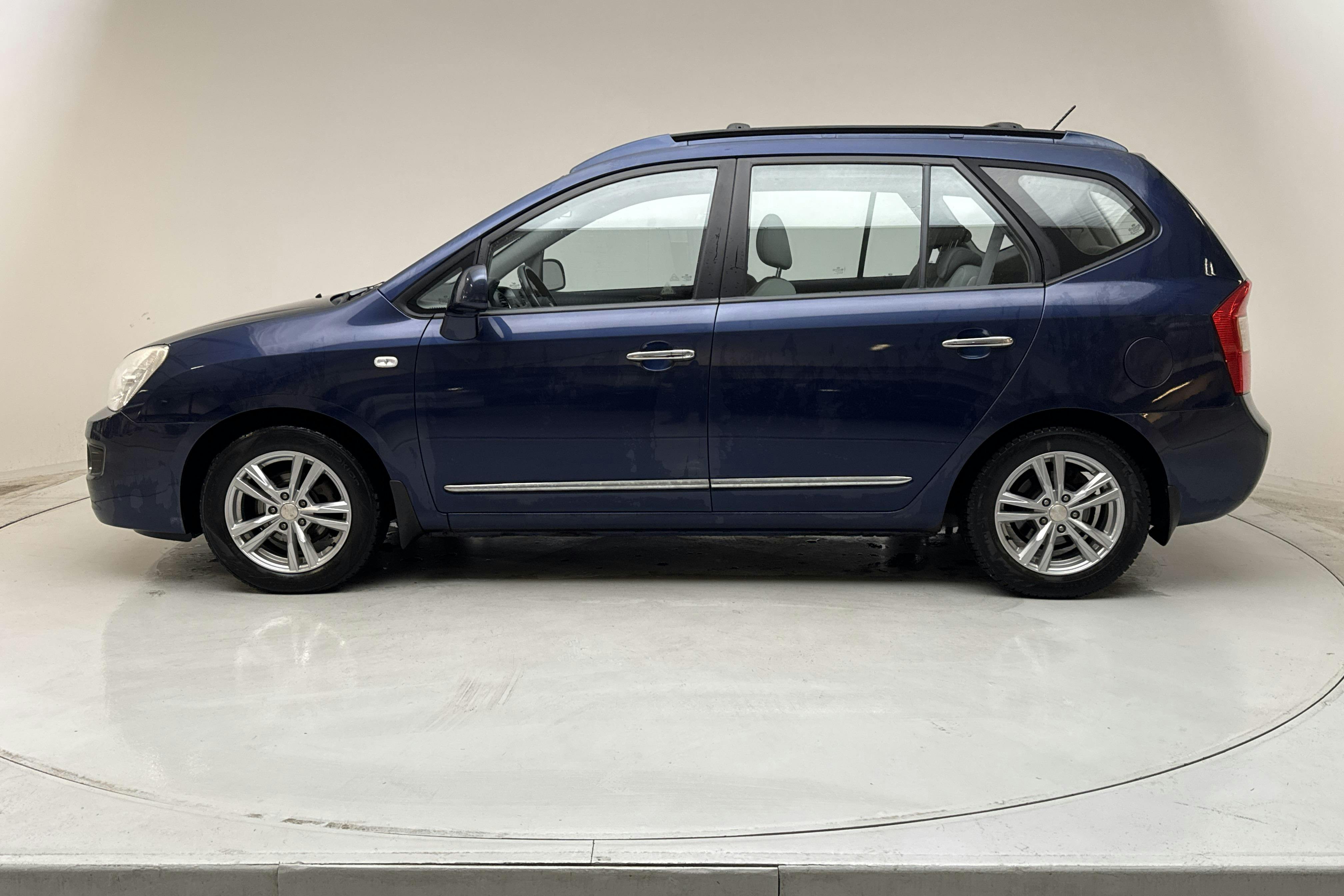 Presentationsfoto 2 av 15: KIA Carens 2.0 CRDi (140hk) - 13 306 mil - Automat - blå - 2007