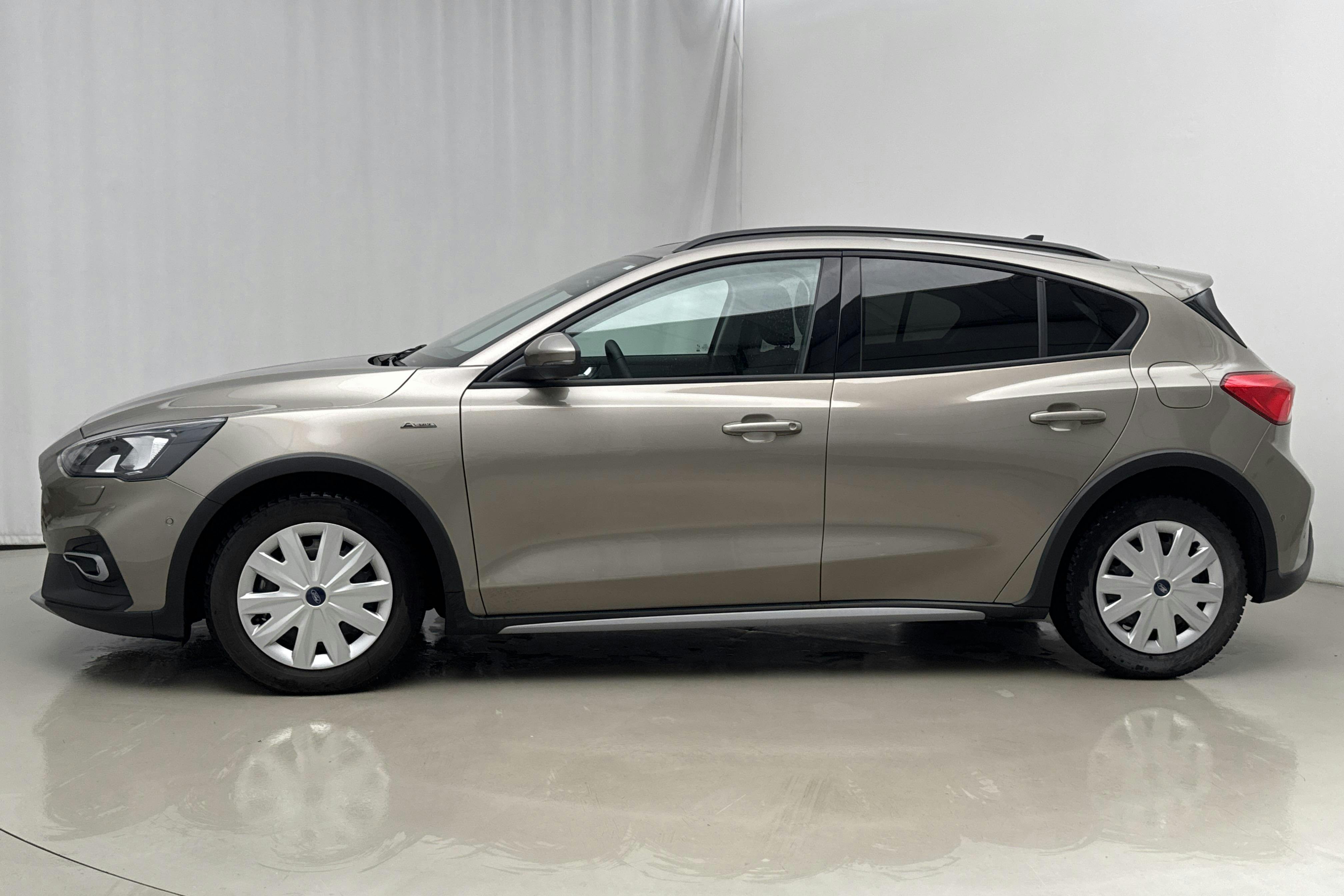 Presentationsfoto 2 av 16: Ford Focus Active 1.0T EcoBoost 5dr (125hk) - 1 577 mil - Automat - grå - 2020