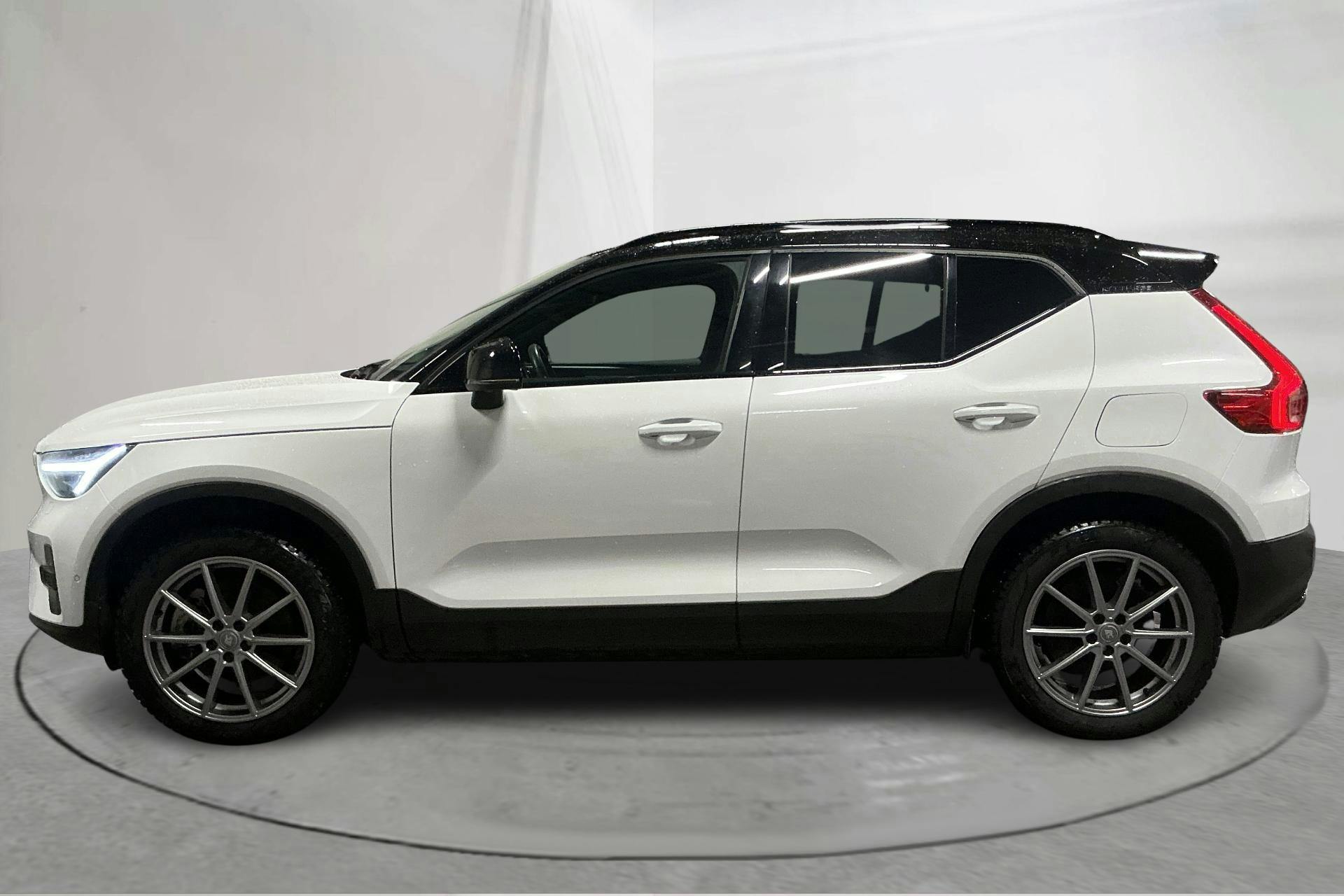 Esitlusfoto 2 aadressil 19: Volvo XC40 P8 Recharge Twin AWD (408hk) - 74 630 km - Automaatne - valge - 2023