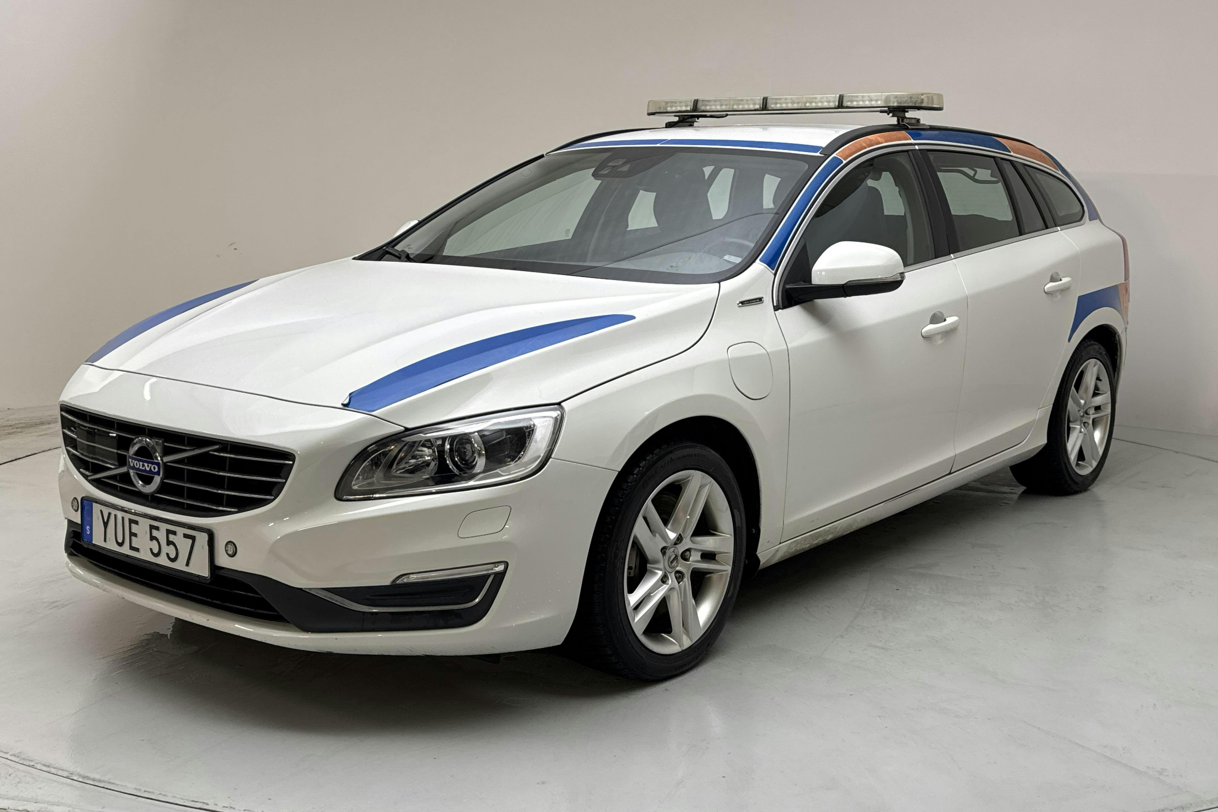 Presentation photo 1 of 15: Volvo V60 D5 AWD Twin Engine (163hk) - 54 620 km - Automatic - white - 2018