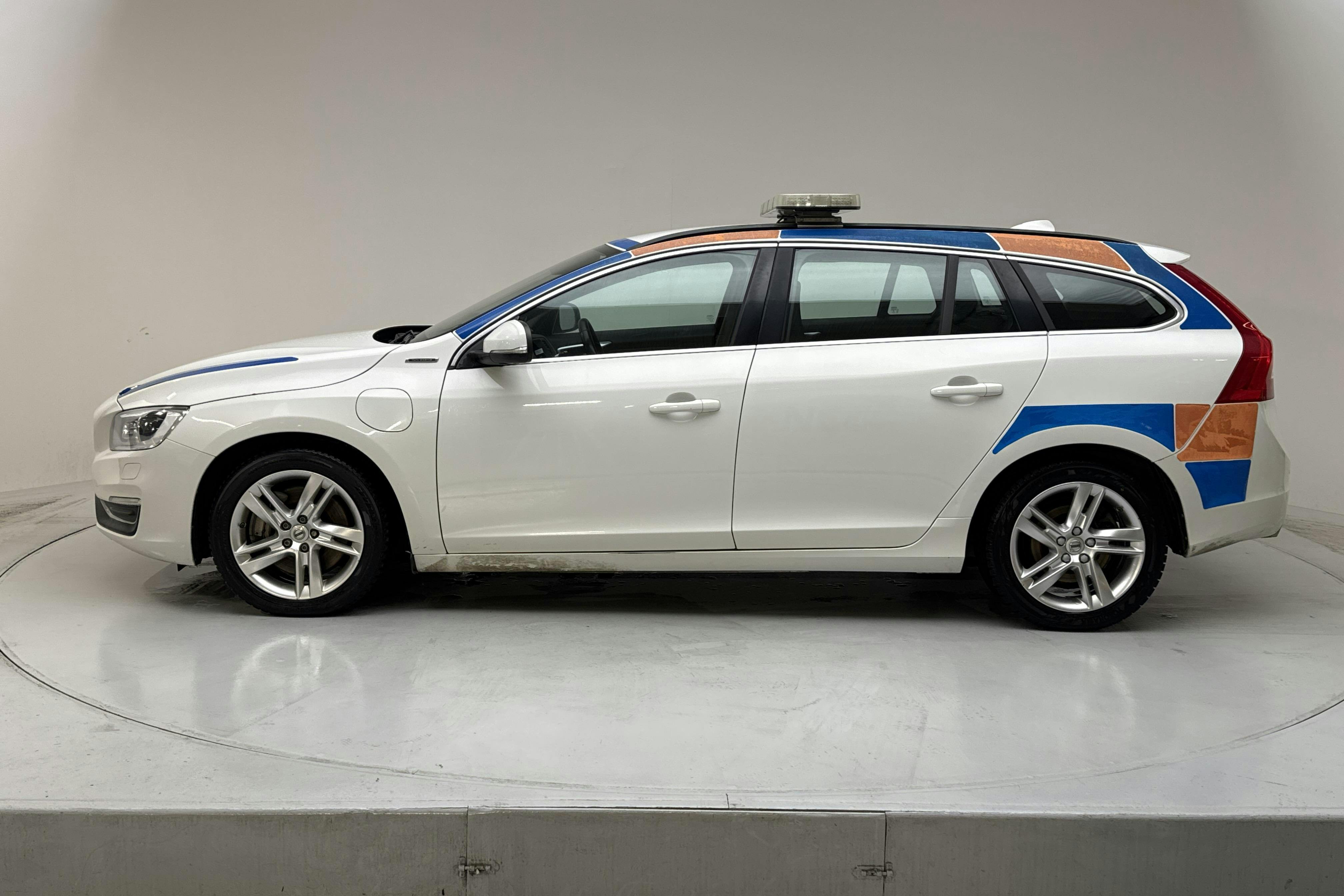 Presentation photo 2 of 15: Volvo V60 D5 AWD Twin Engine (163hk) - 54 620 km - Automatic - white - 2018