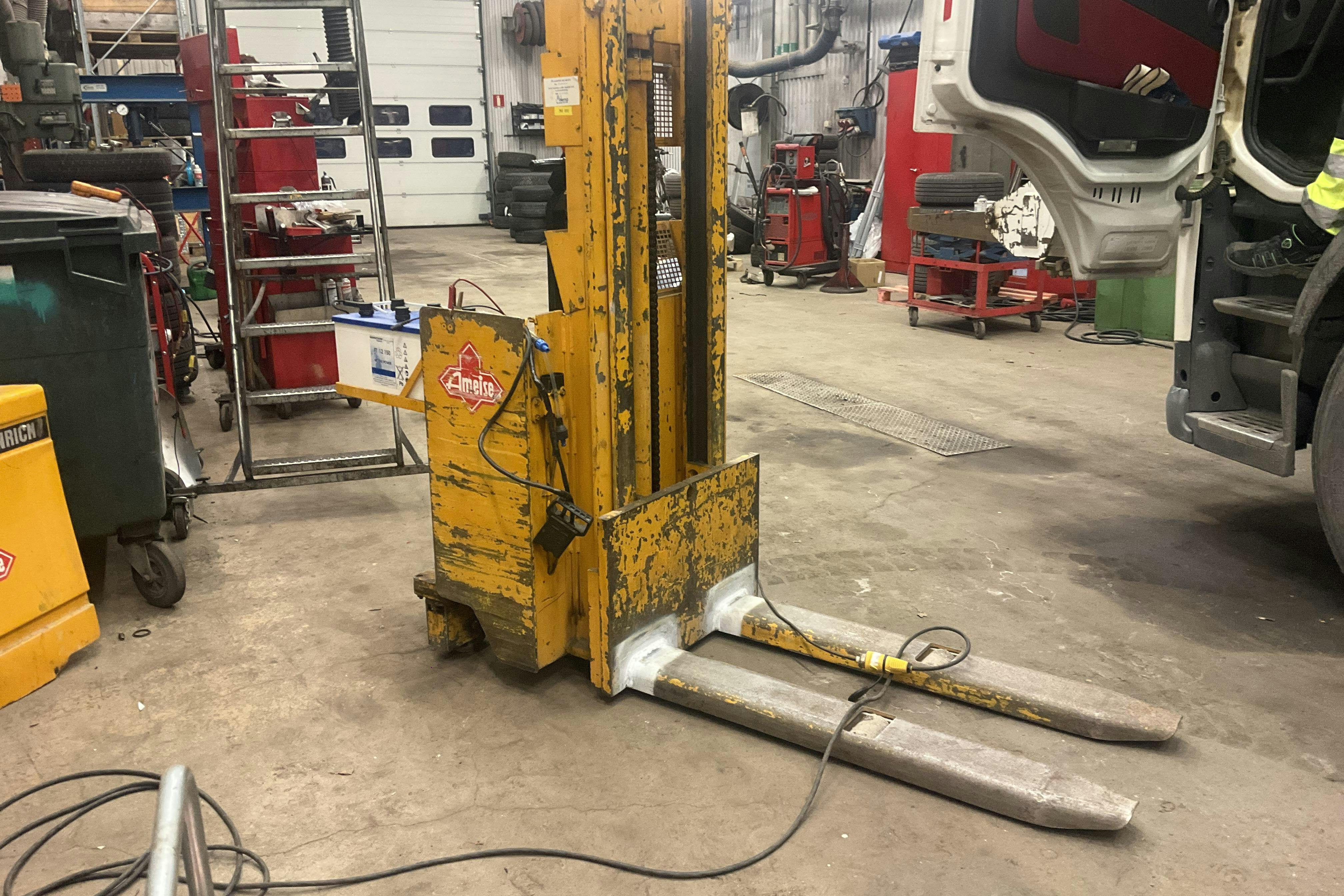 Presentationsfoto 1 av 23: Jungheinich Ledstaplare - 1 km - 1982