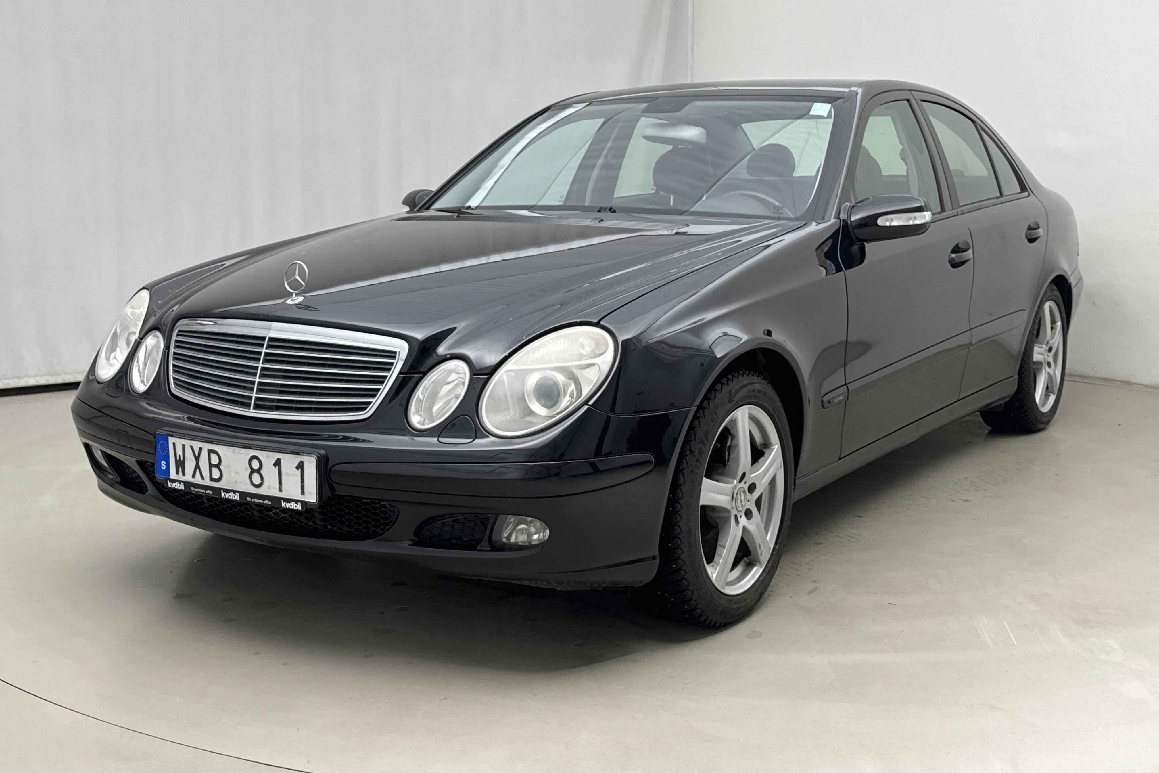Presentationsfoto 1 av 14: Mercedes E 350 W211 (272hk) - 26 405 mil - Automat - svart - 2005