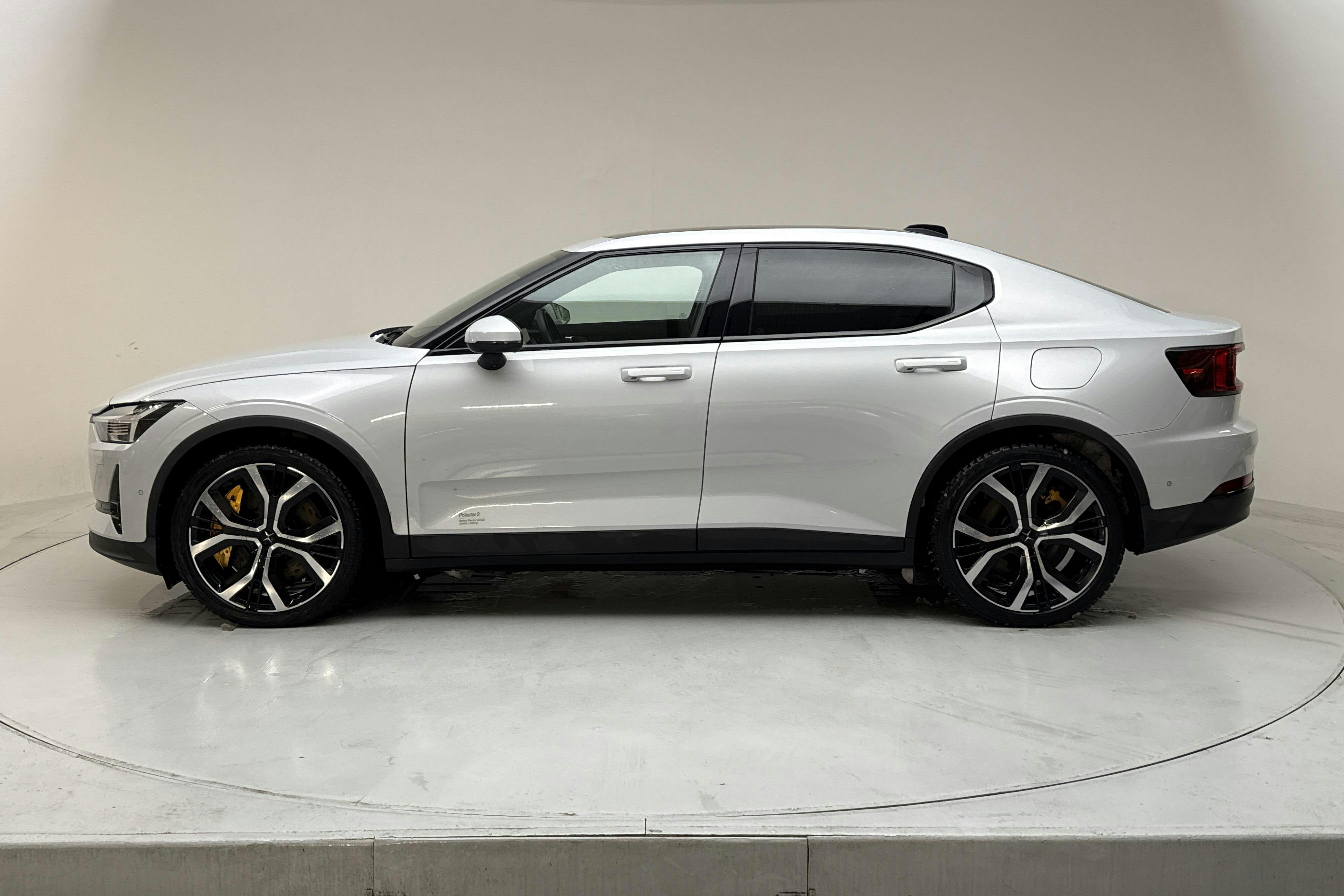 Presentationsfoto 2 av 21: Polestar 2 Long range Dual motor (408hk) - 8 196 mil - Automat - silver - 2021