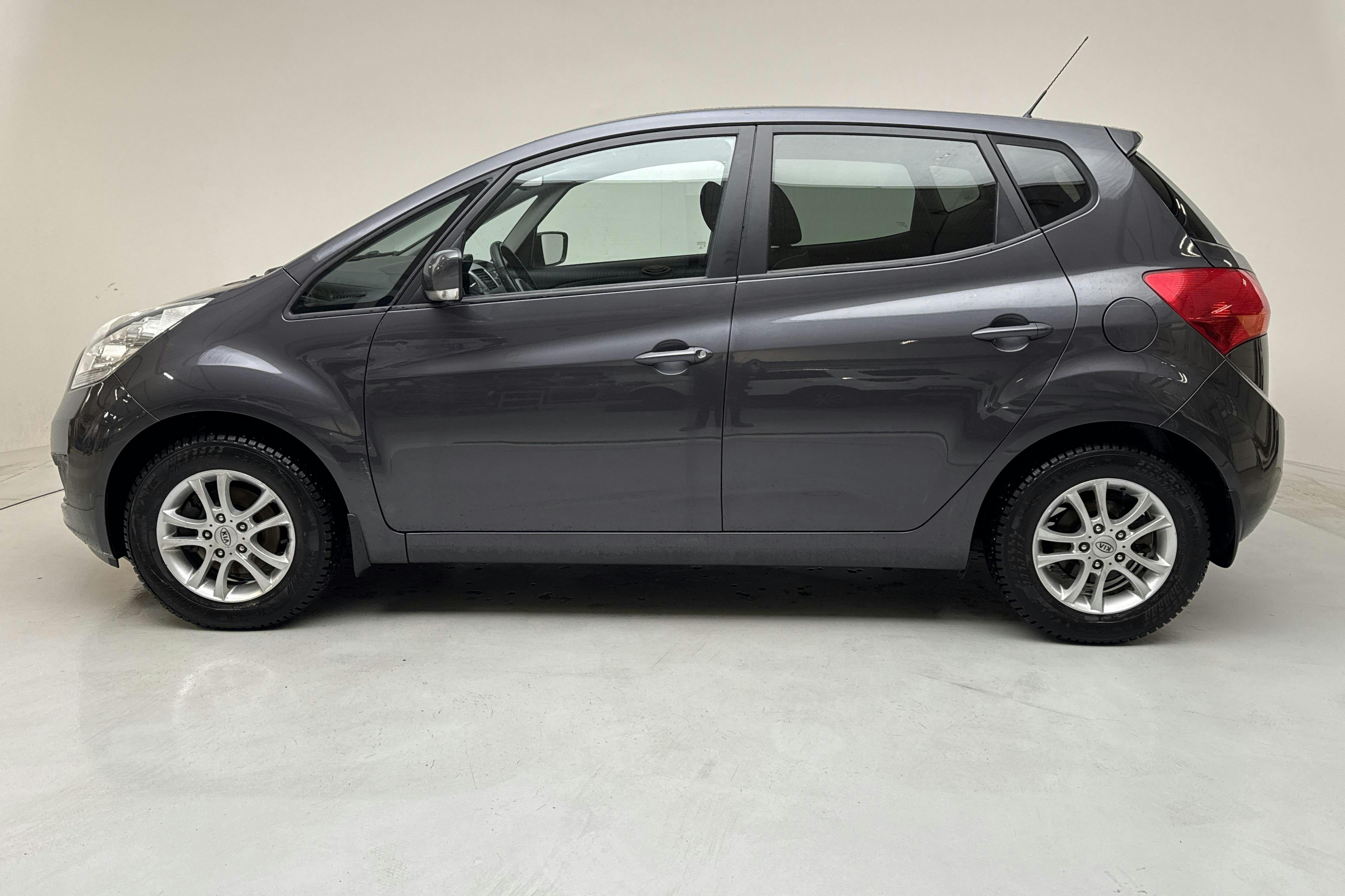 Presentationsfoto 2 av 12: KIA Venga 1.4 (90hk) - 9 484 mil - Manuell - grå - 2013