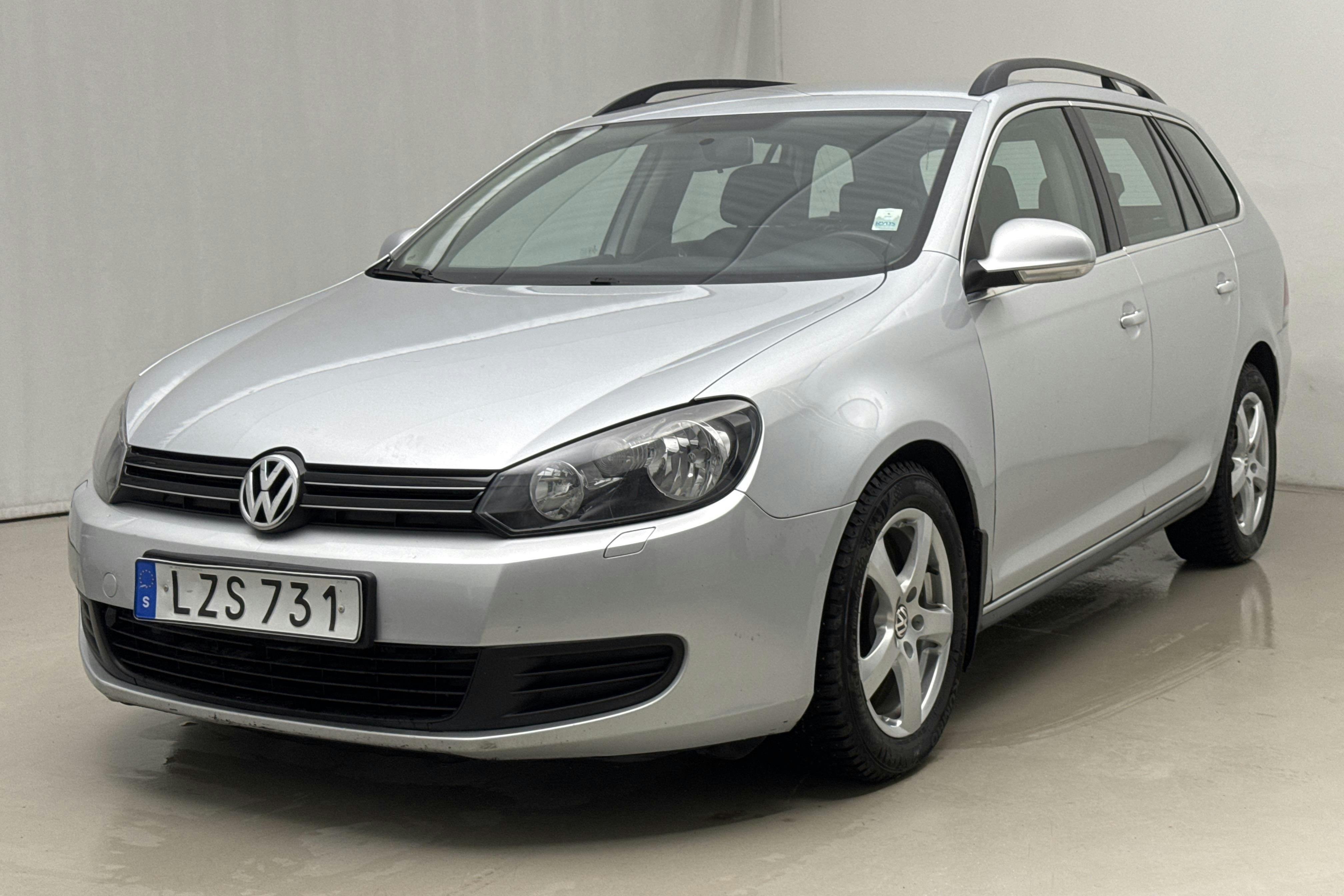 Presentation photo 1 of 17: VW Golf VI 1.6 TDI BlueMotion Technology Variant (105hk) - 173 440 km - Manual - silver - 2012
