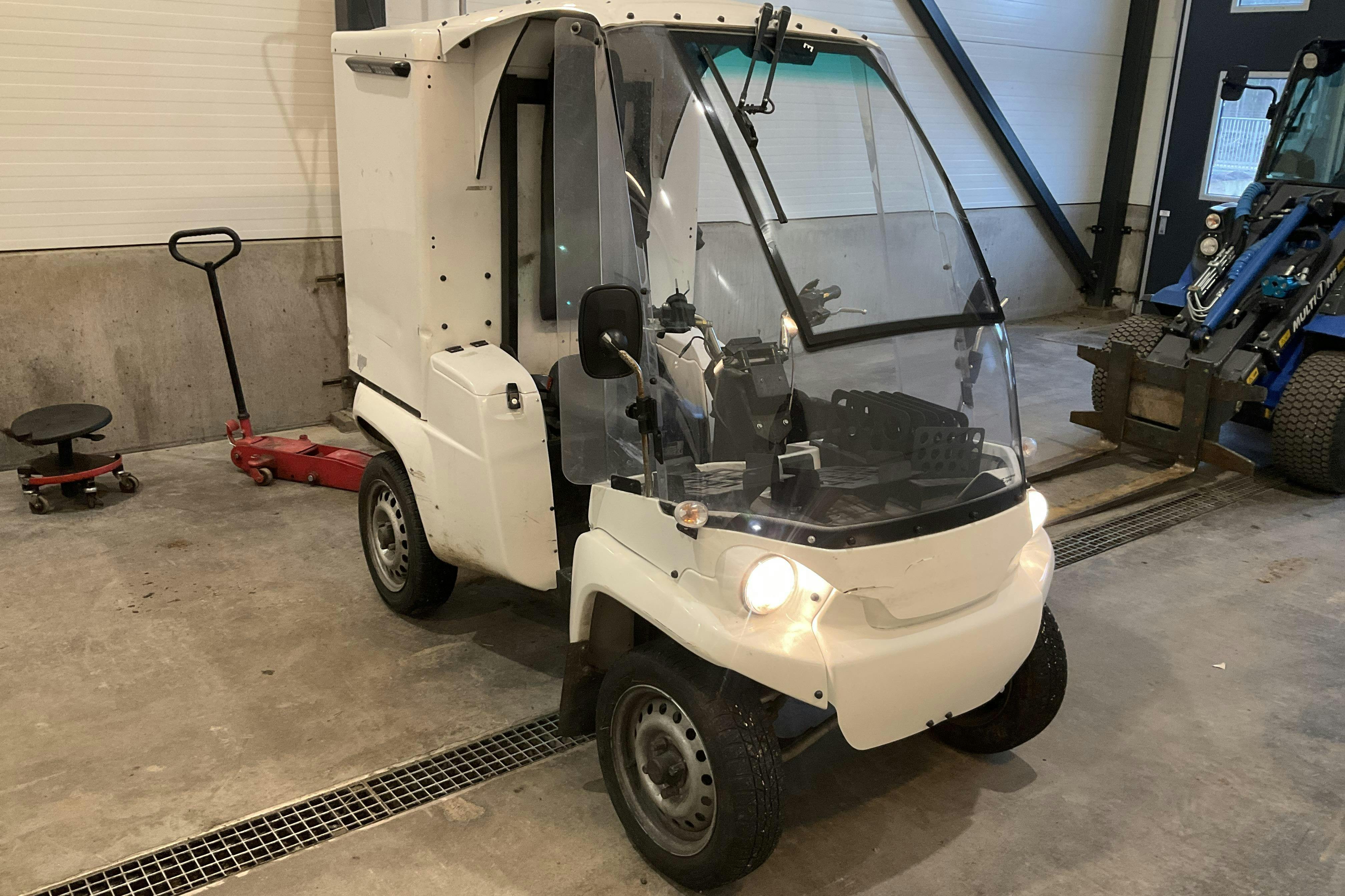 Presentationsfoto 1 av 15: PAXSTER Cargo EDV 1601 - 43 169 km - Automat - vit - 2018