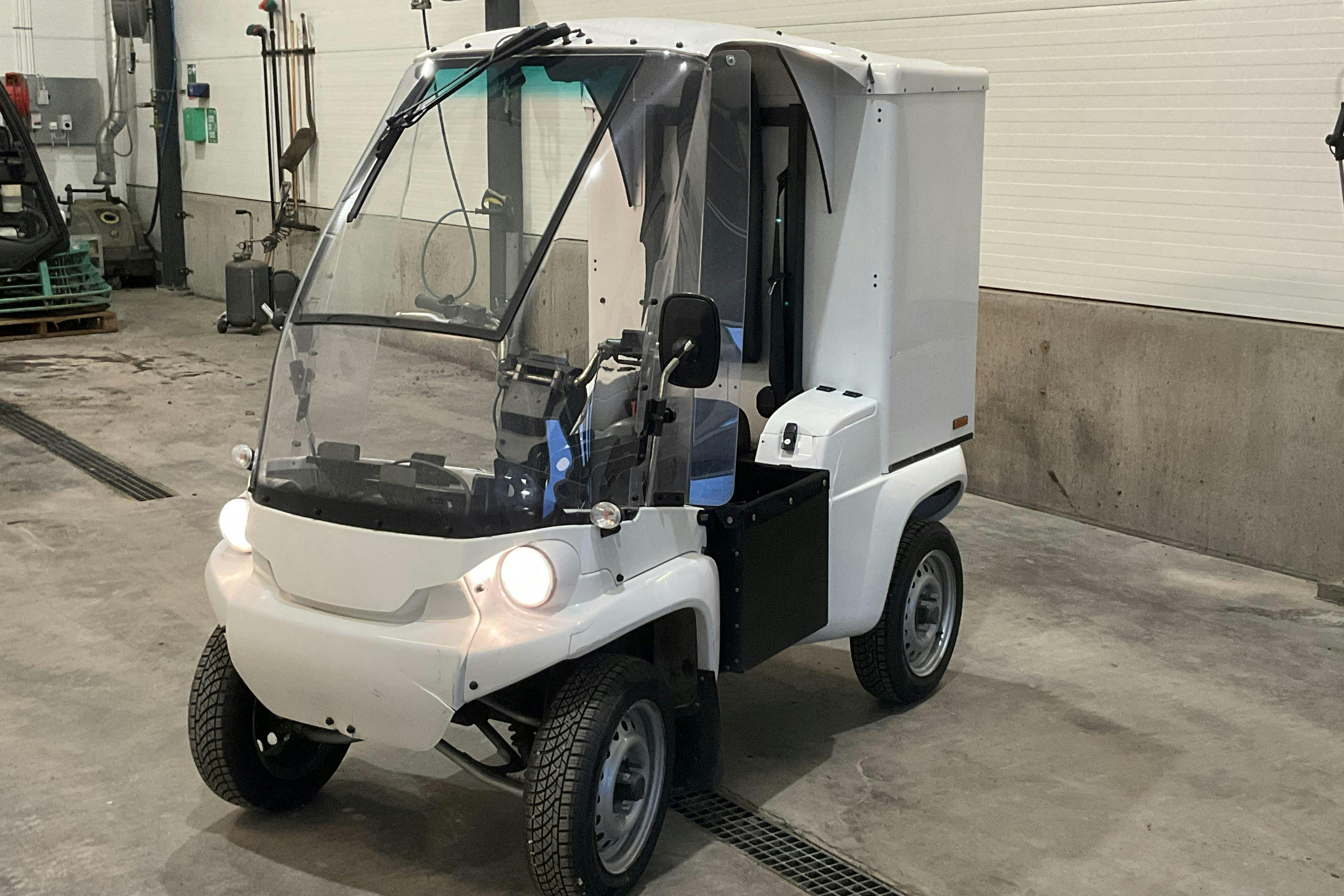 Presentationsfoto 1 av 14: PAXSTER Cargo EDV 1601 - 20 057 km - Automat - vit - 2018