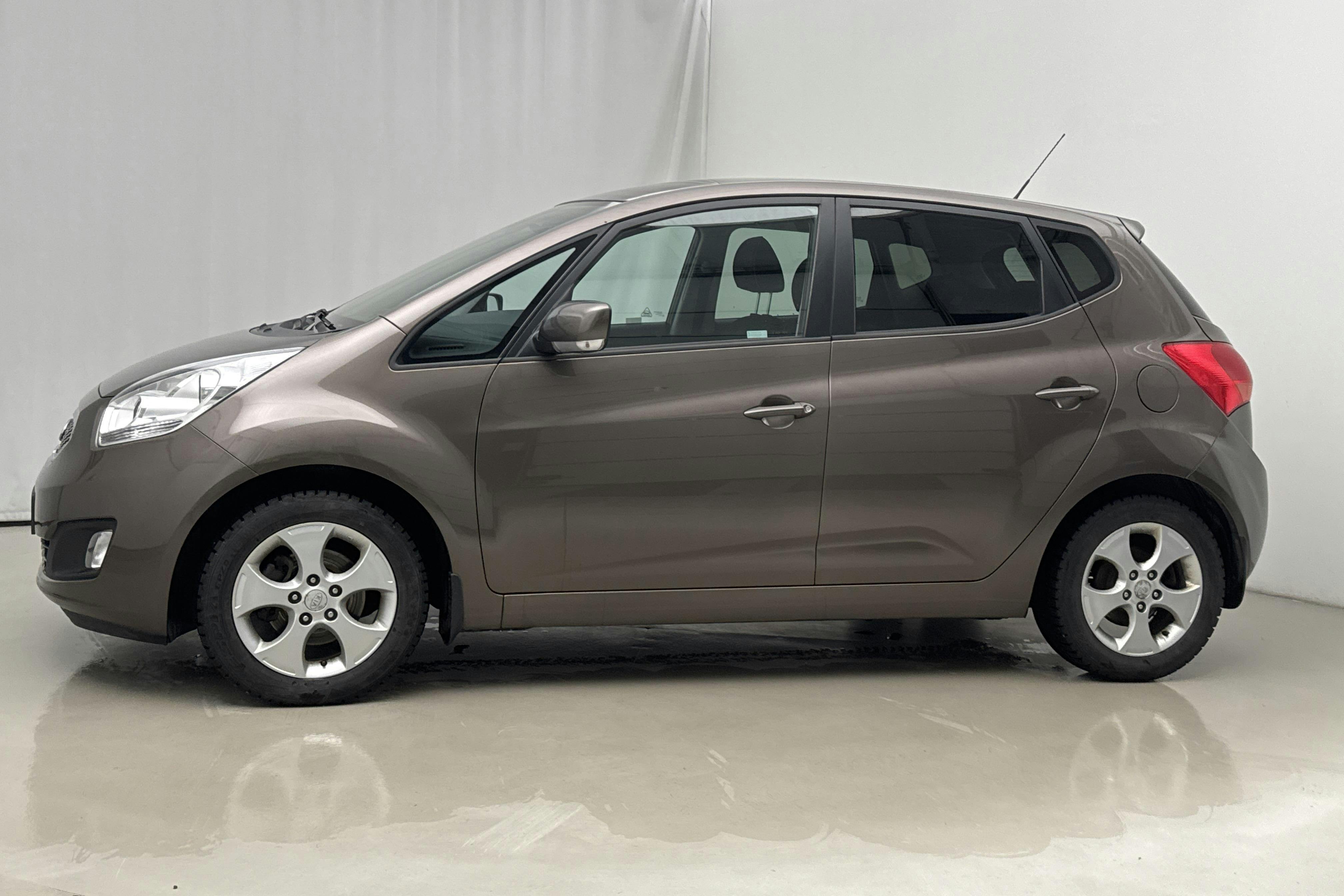 Presentationsfoto 2 av 13: KIA Venga 1.4 CRDi (90hk) - 8 591 mil - Manuell - Light Brown - 2012