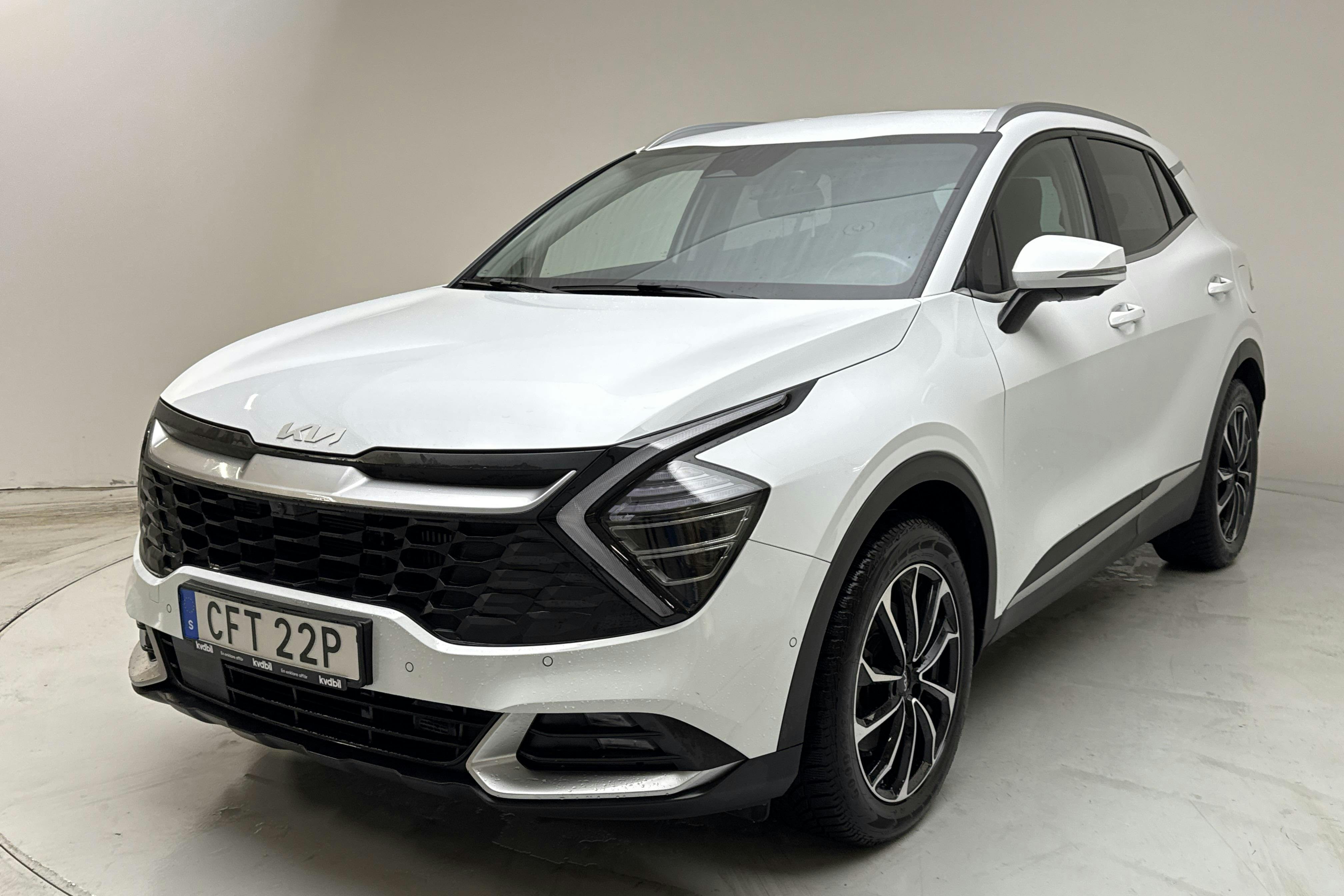 Zdjęcie prezentacyjne 1 z 17: KIA Sportage PHEV AWD (265hk) - 50 580 km - Automatyczna - biały - 2022