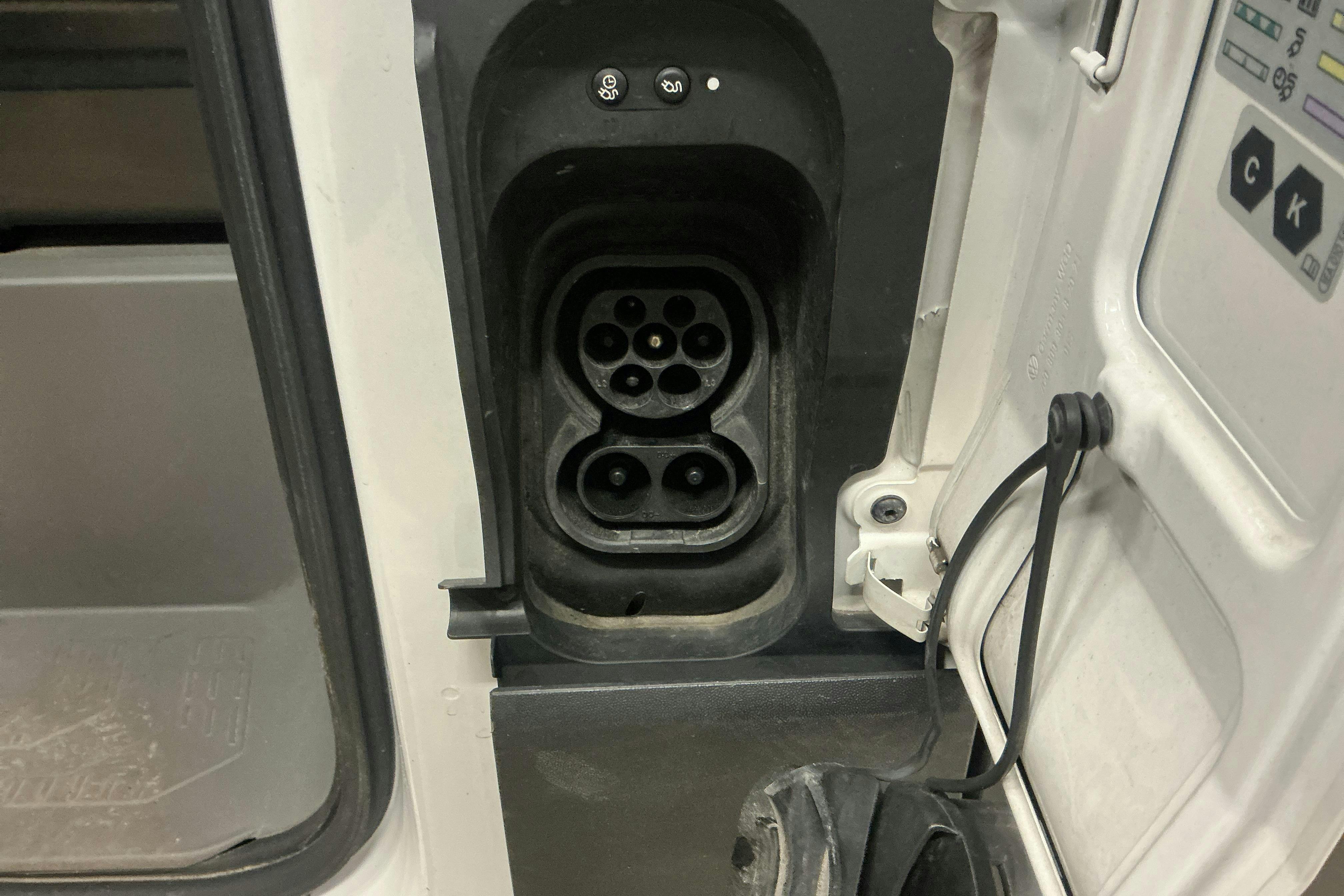 Presentation photo 17 of 17: VW E-Crafter 35 Skåp (136hk) - 19 430 km - Automatic - white - 2021