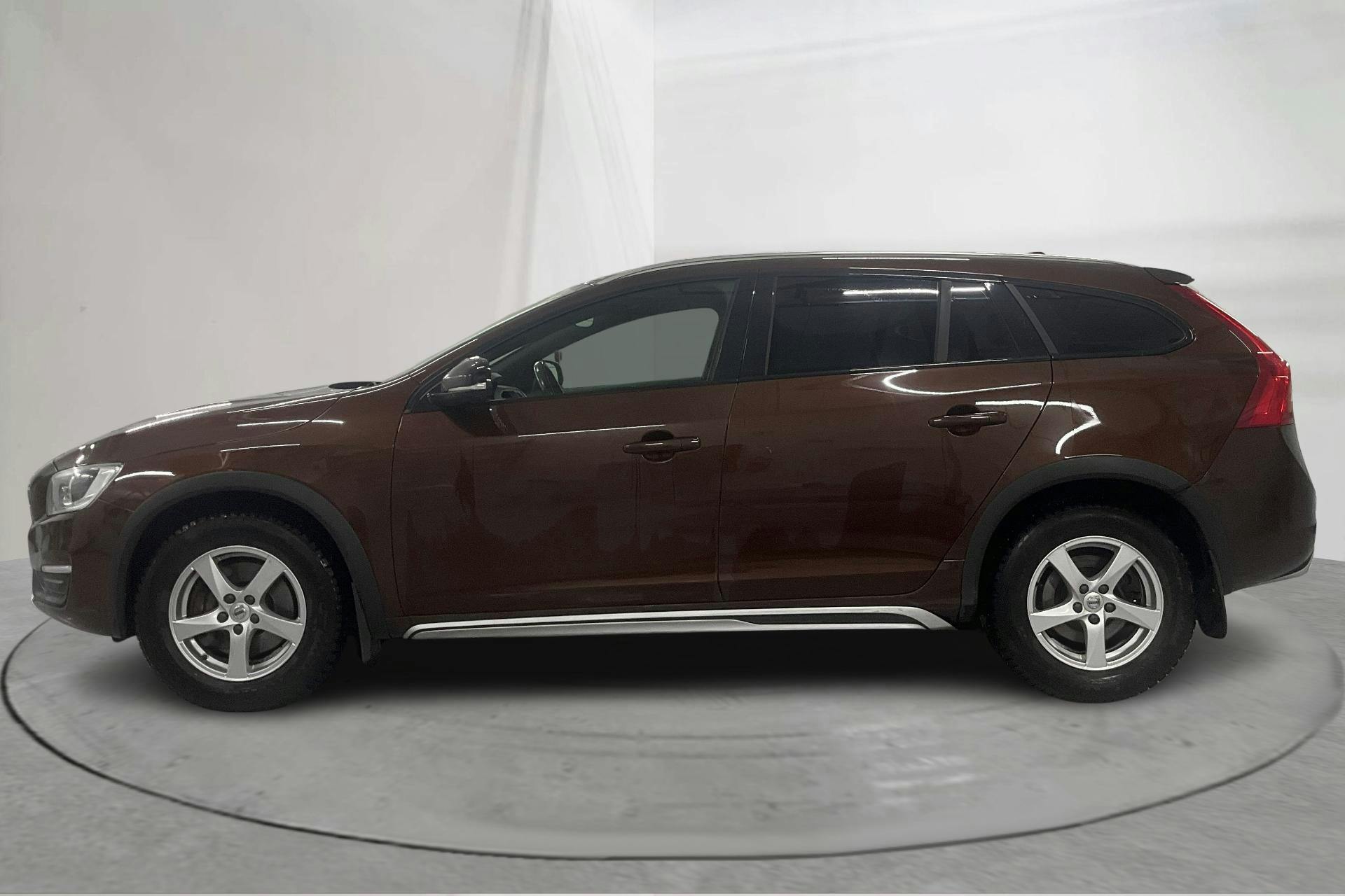 Presentationsfoto 2 av 20: Volvo V60 D4 Cross Country AWD (190hk) - 16 110 mil - Automat - brun - 2017