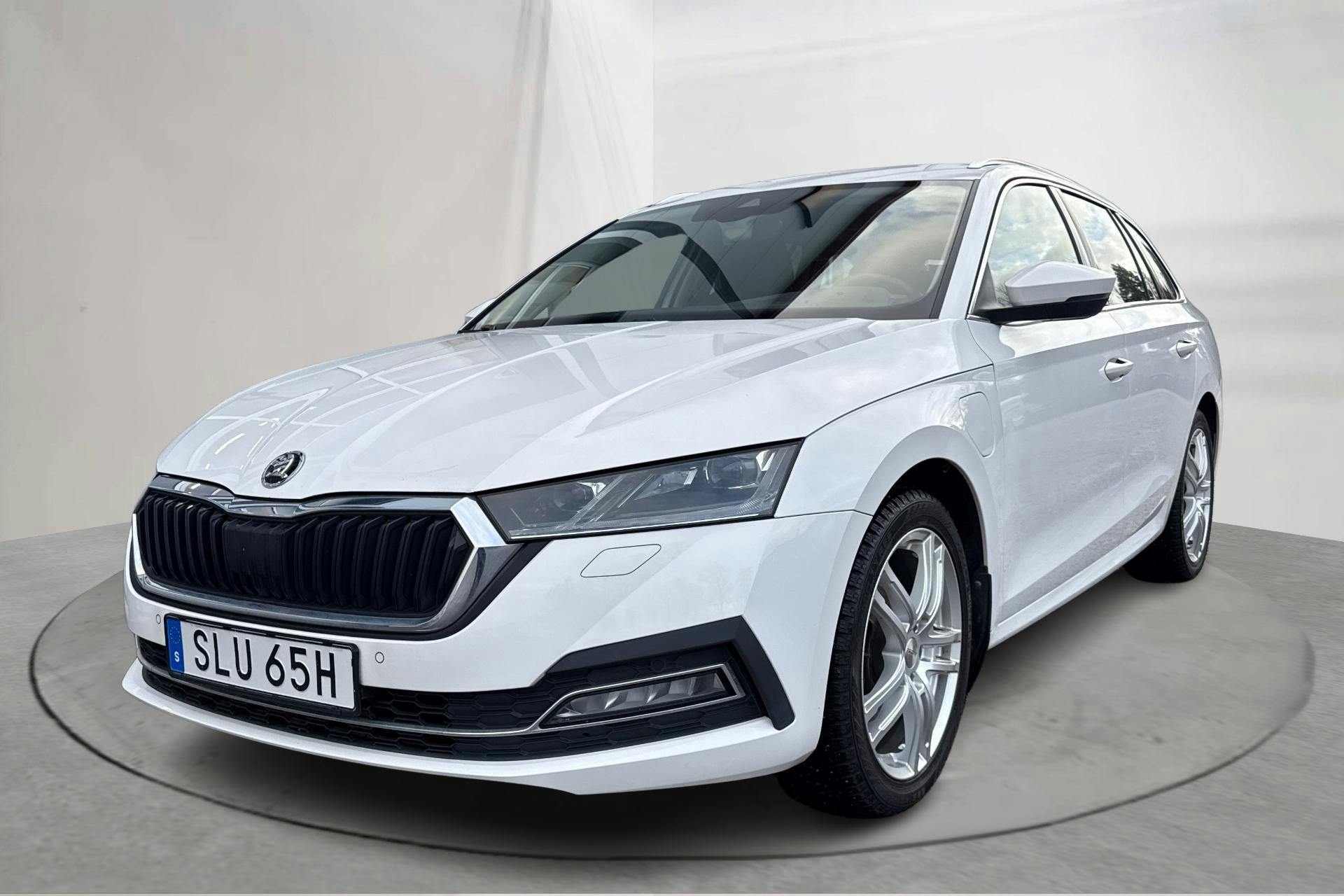 Esitlusfoto 1 aadressil 20: Skoda Octavia 1.4 iV PHEV Combi (204hk) - 69 610 km - Automaatne - valge - 2021