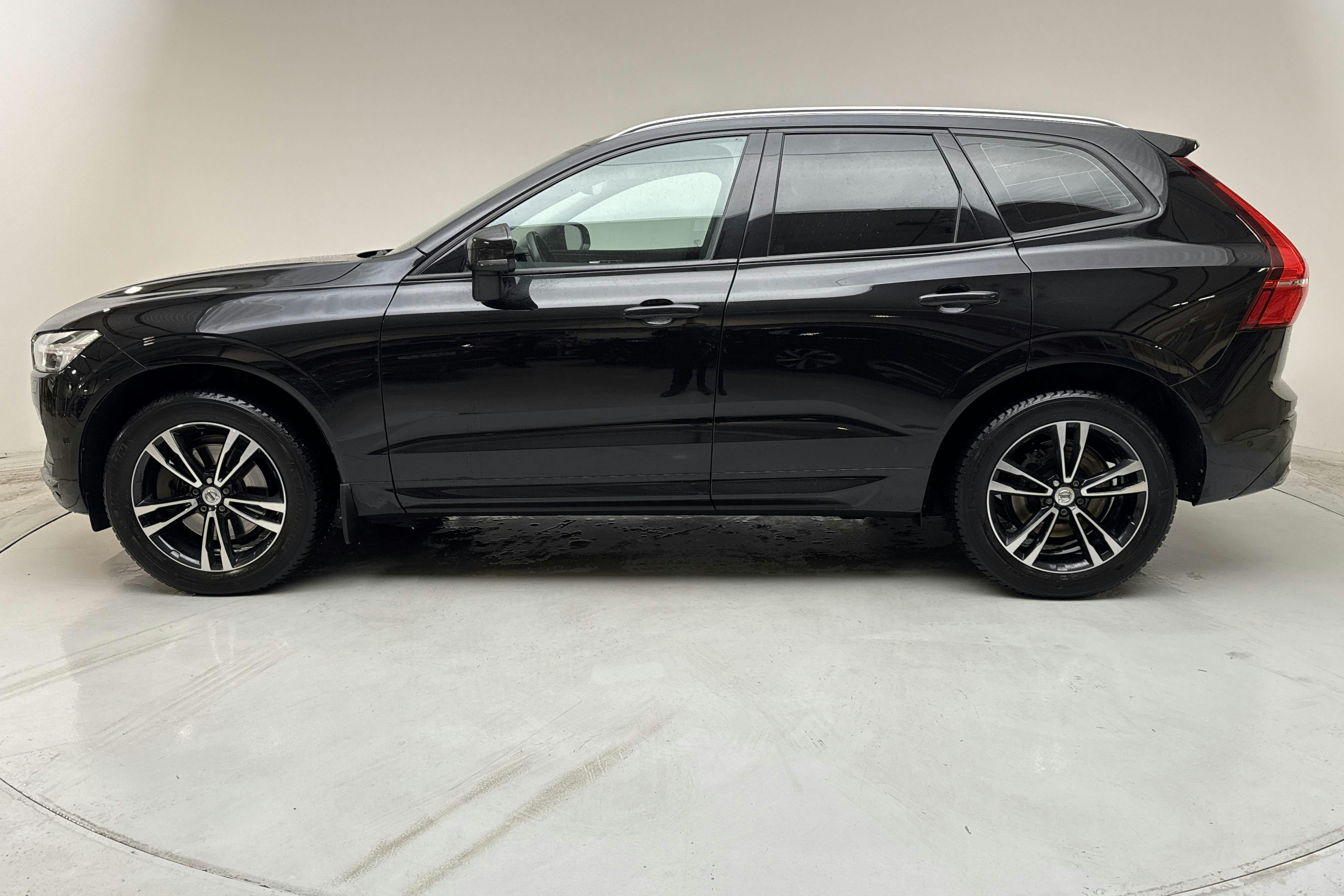 Zdjęcie prezentacyjne 2 z 15: Volvo XC60 D4 2WD (190hk) - 228 400 km - Automatyczna - czarny - 2019