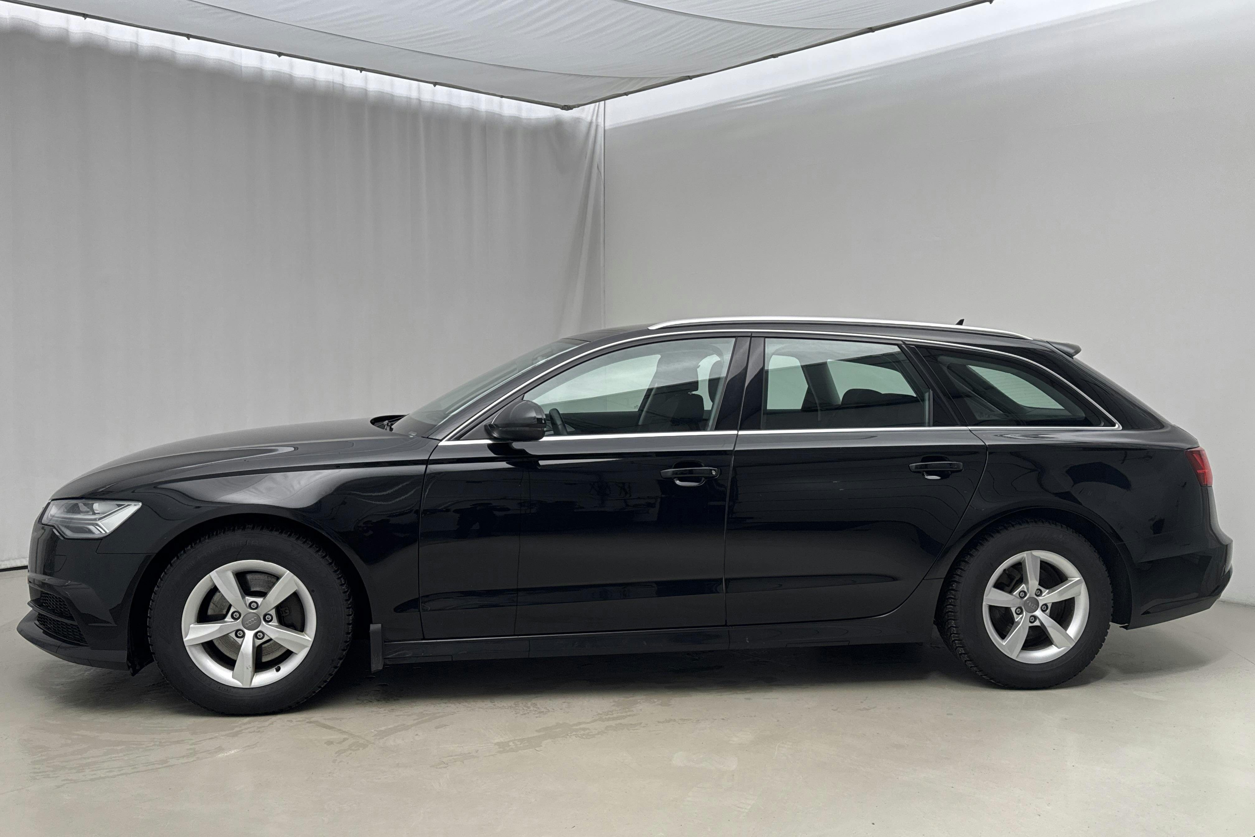 Presentationsfoto 2 av 15: Audi A6 2.0 TDI Avant (190hk) - 15 161 mil - Automat - svart - 2018