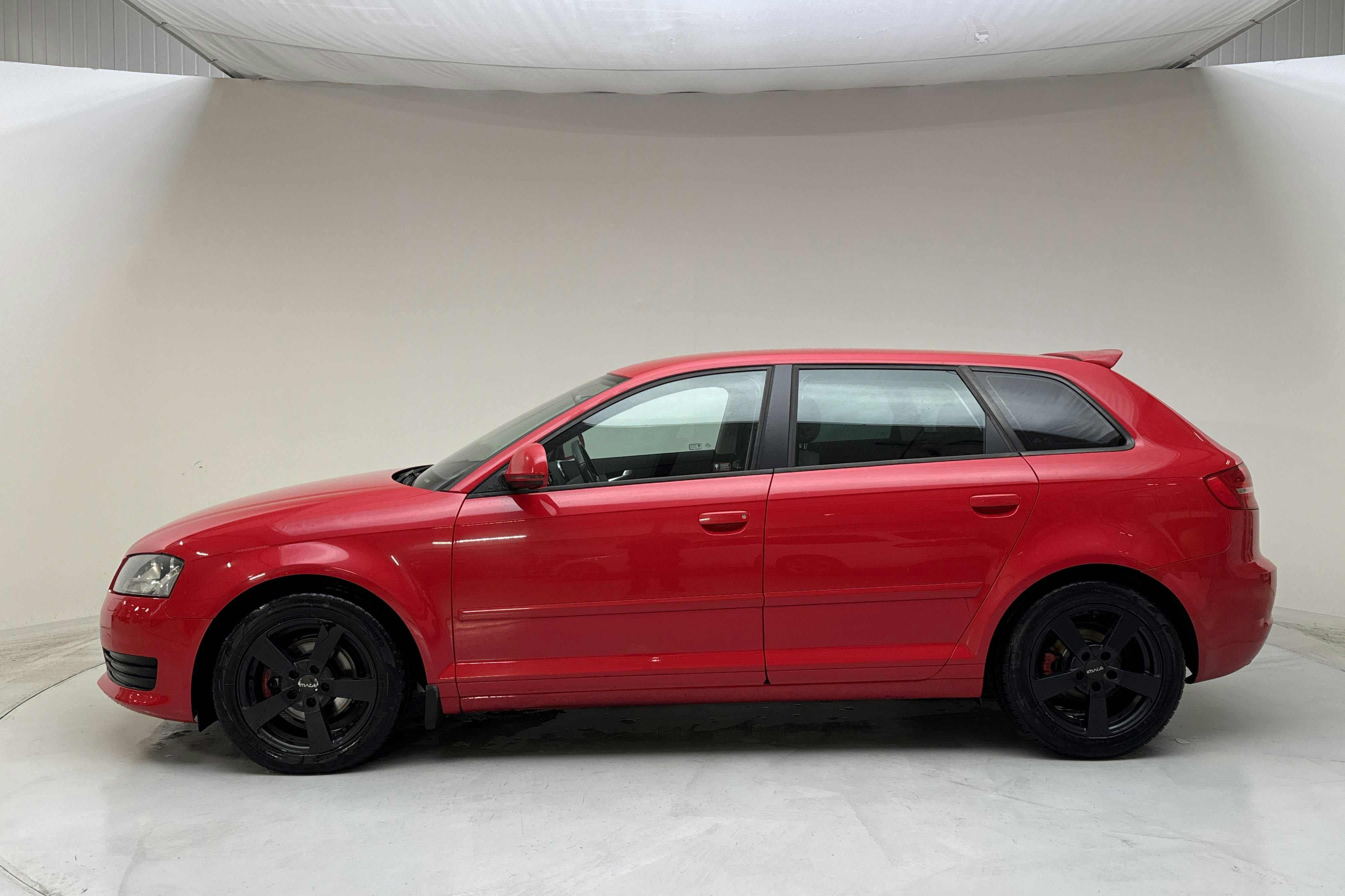 Presentation photo 2 of 11: Audi A3 1.9 TDI e-power Sportback (105hk) - 207 540 km - Manual - red - 2010