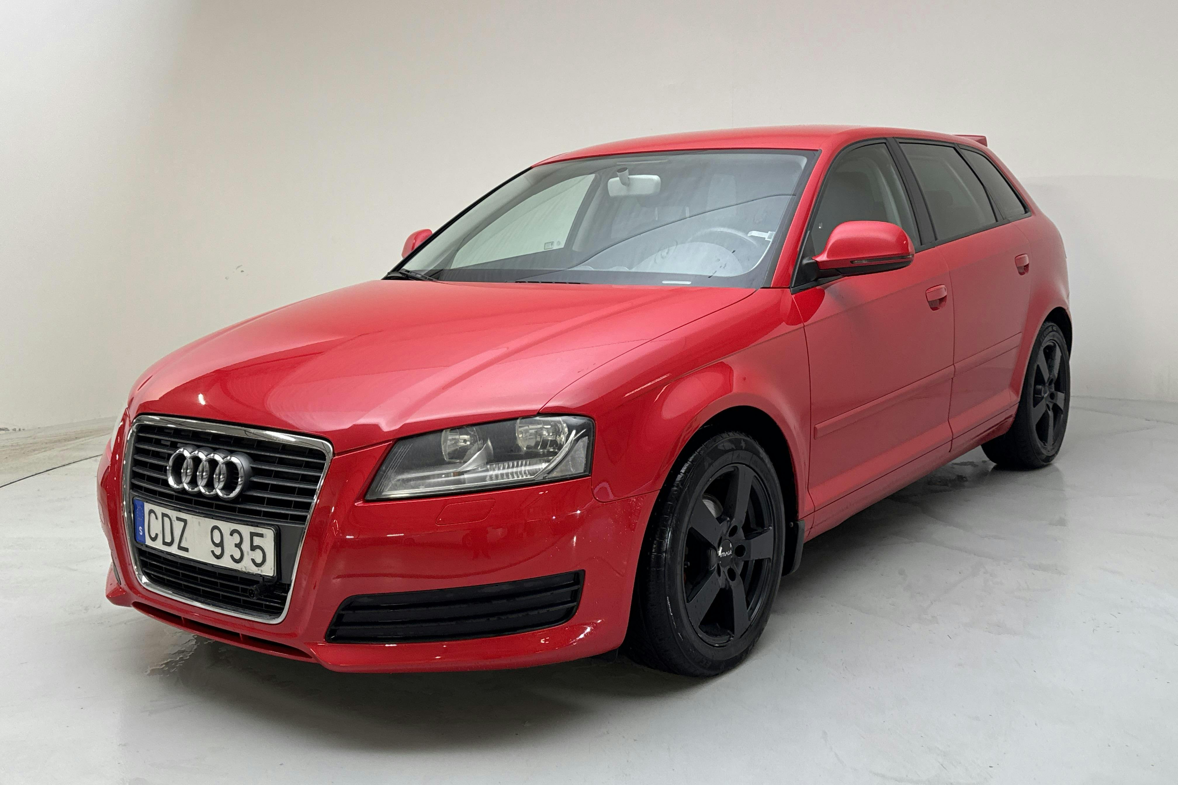 Presentation photo 1 of 11: Audi A3 1.9 TDI e-power Sportback (105hk) - 207 540 km - Manual - red - 2010