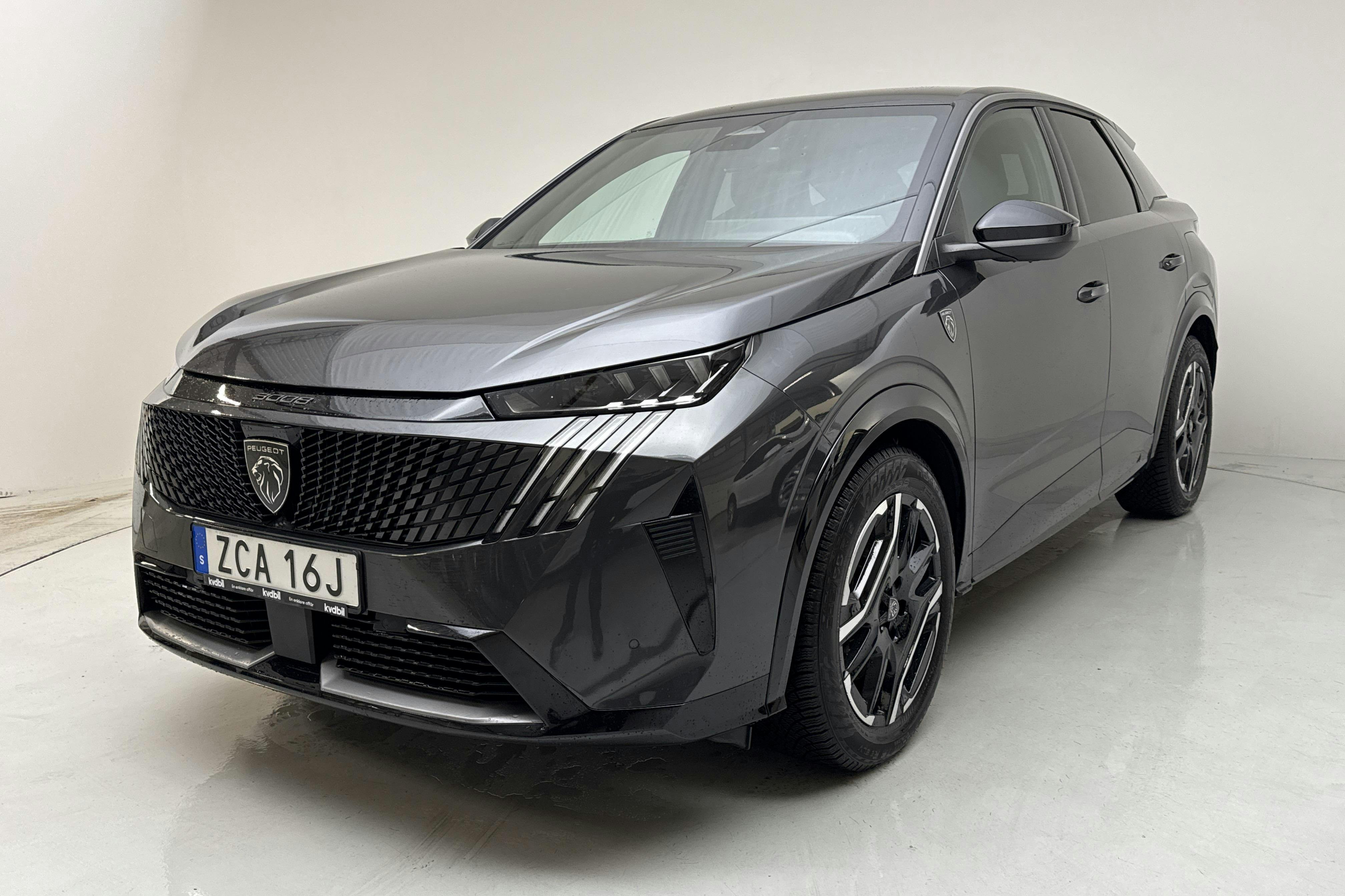 Presentationsfoto 1 av 26: Peugeot E-3008 73kWh (213hk) - 3 101 mil - Automat - grå - 2024