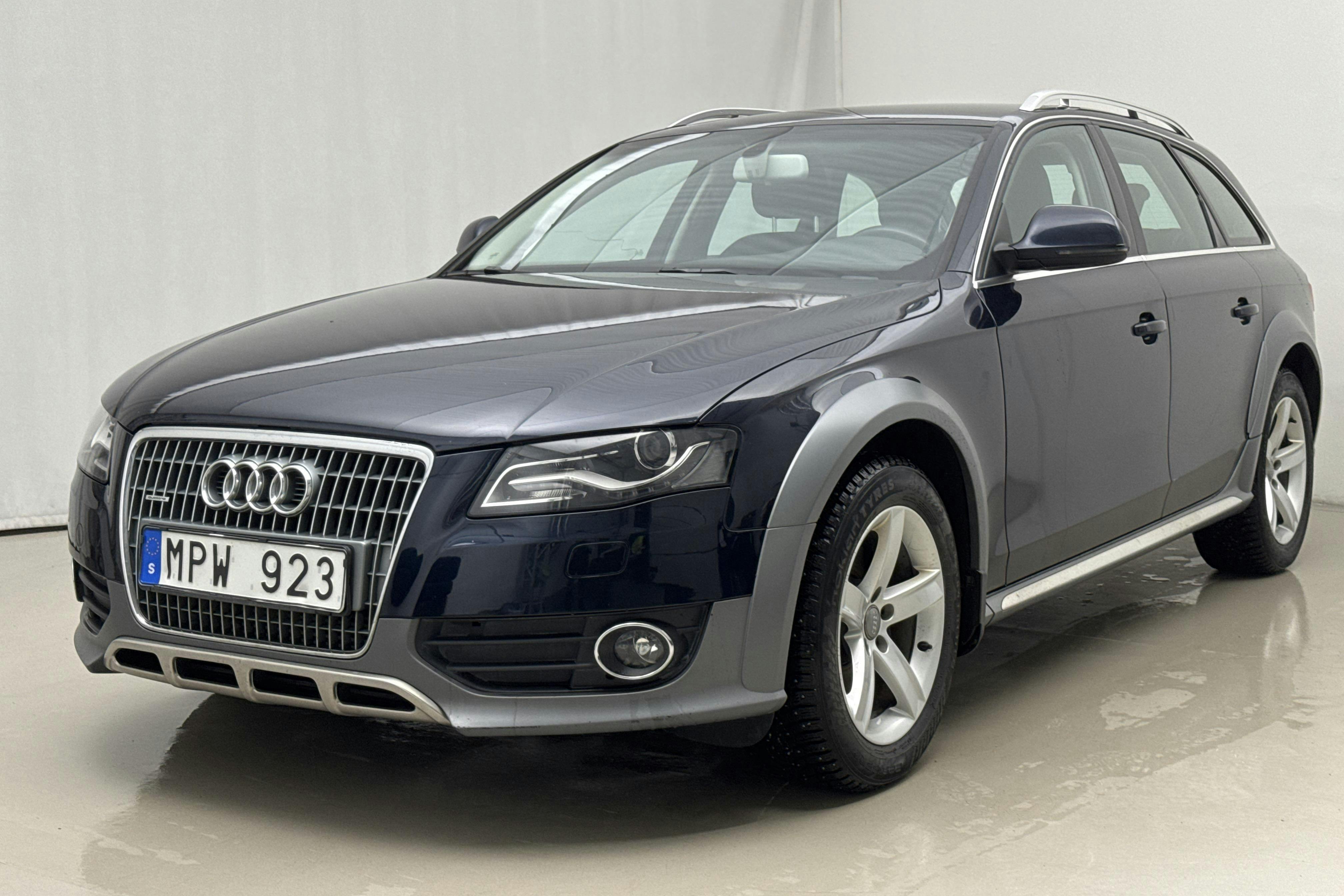 Presentationsfoto 1 av 17: Audi A4 Allroad 2.0 TDI Avant quattro (170hk) - 13 165 mil - Manuell - blå - 2011