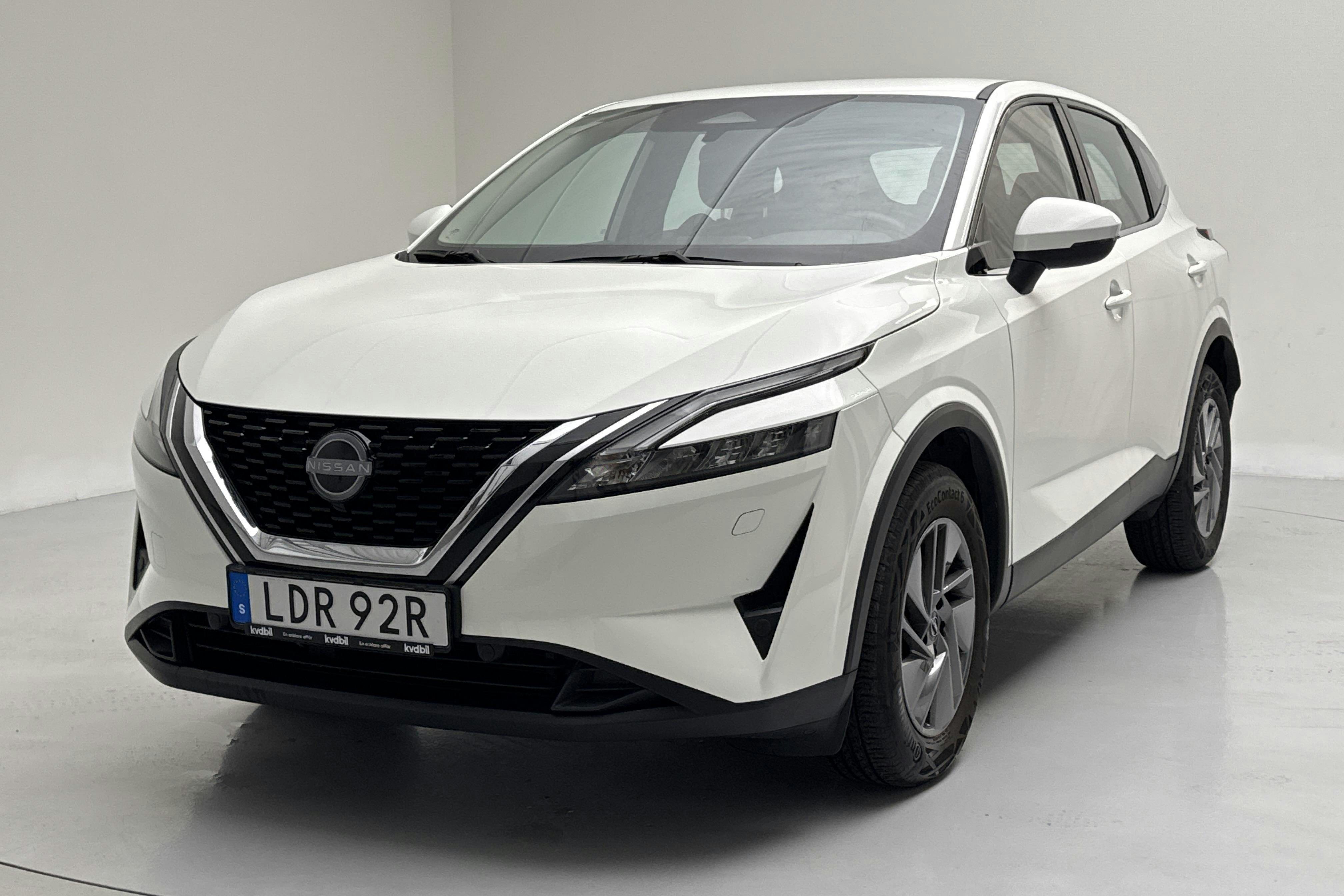 Presentationsfoto 1 av 12: Nissan Qashqai 1.3 MHEV (140hk) - 2 877 mil - Manuell - vit - 2022