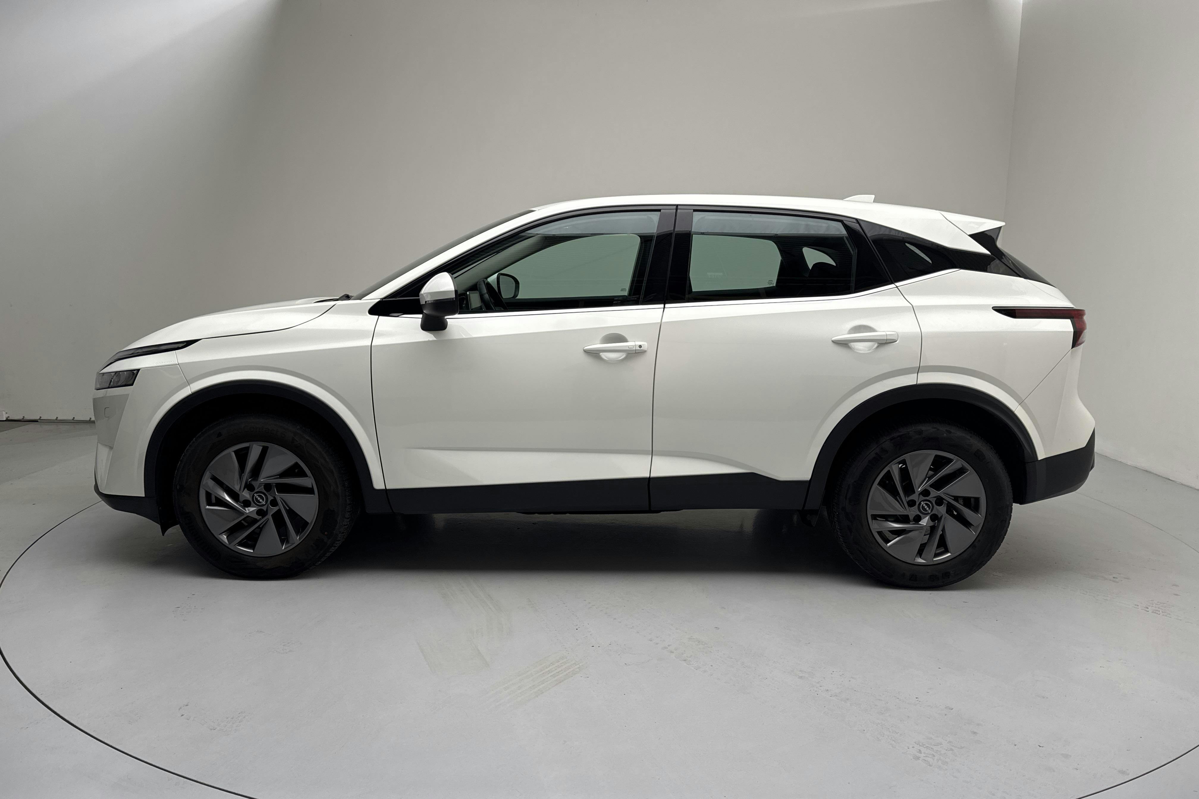 Presentationsfoto 2 av 12: Nissan Qashqai 1.3 MHEV (140hk) - 2 877 mil - Manuell - vit - 2022