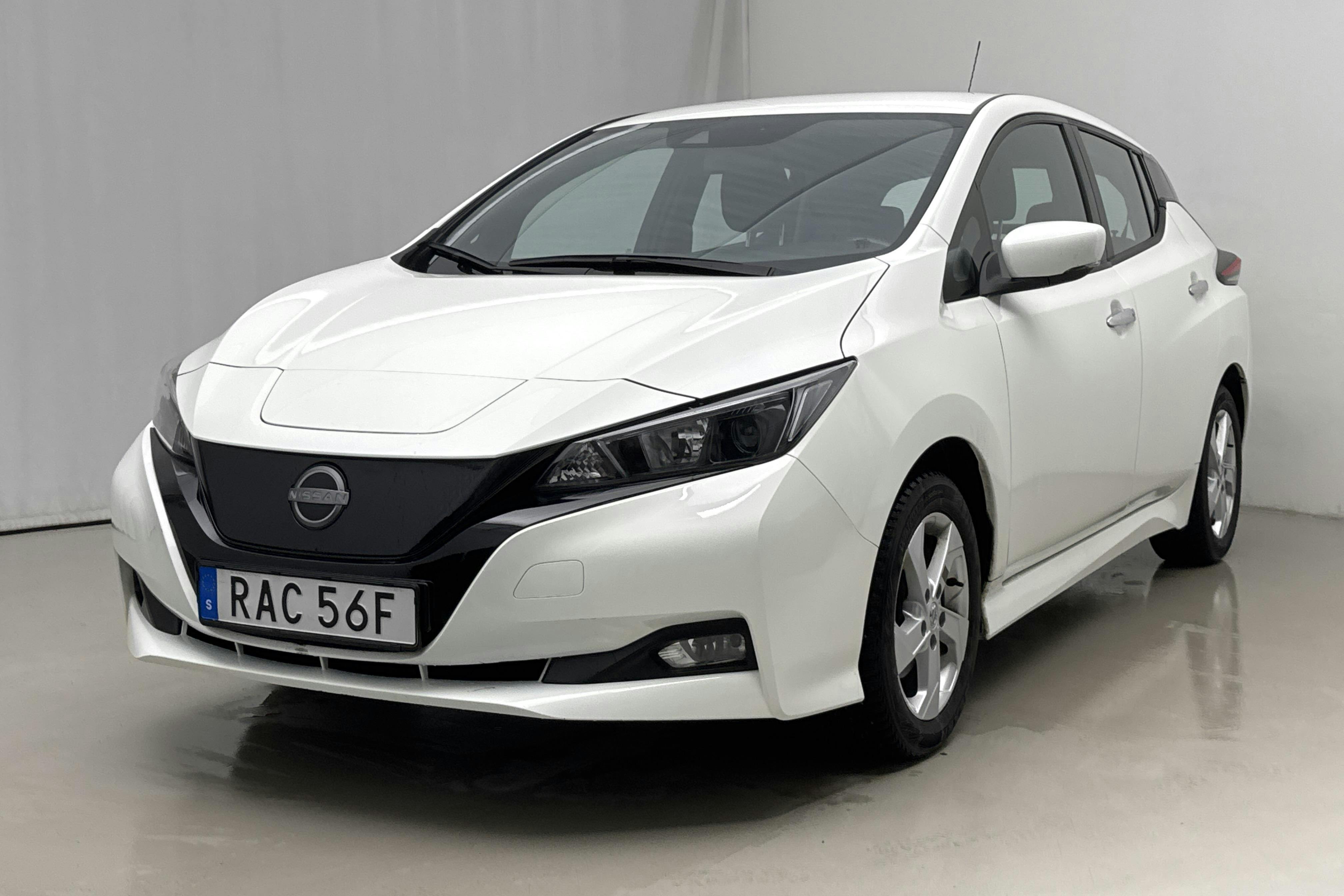 Presentation photo 1 of 19: Nissan LEAF 5dr 39kWh (150hk) - 36 410 km - Automatic - white - 2022