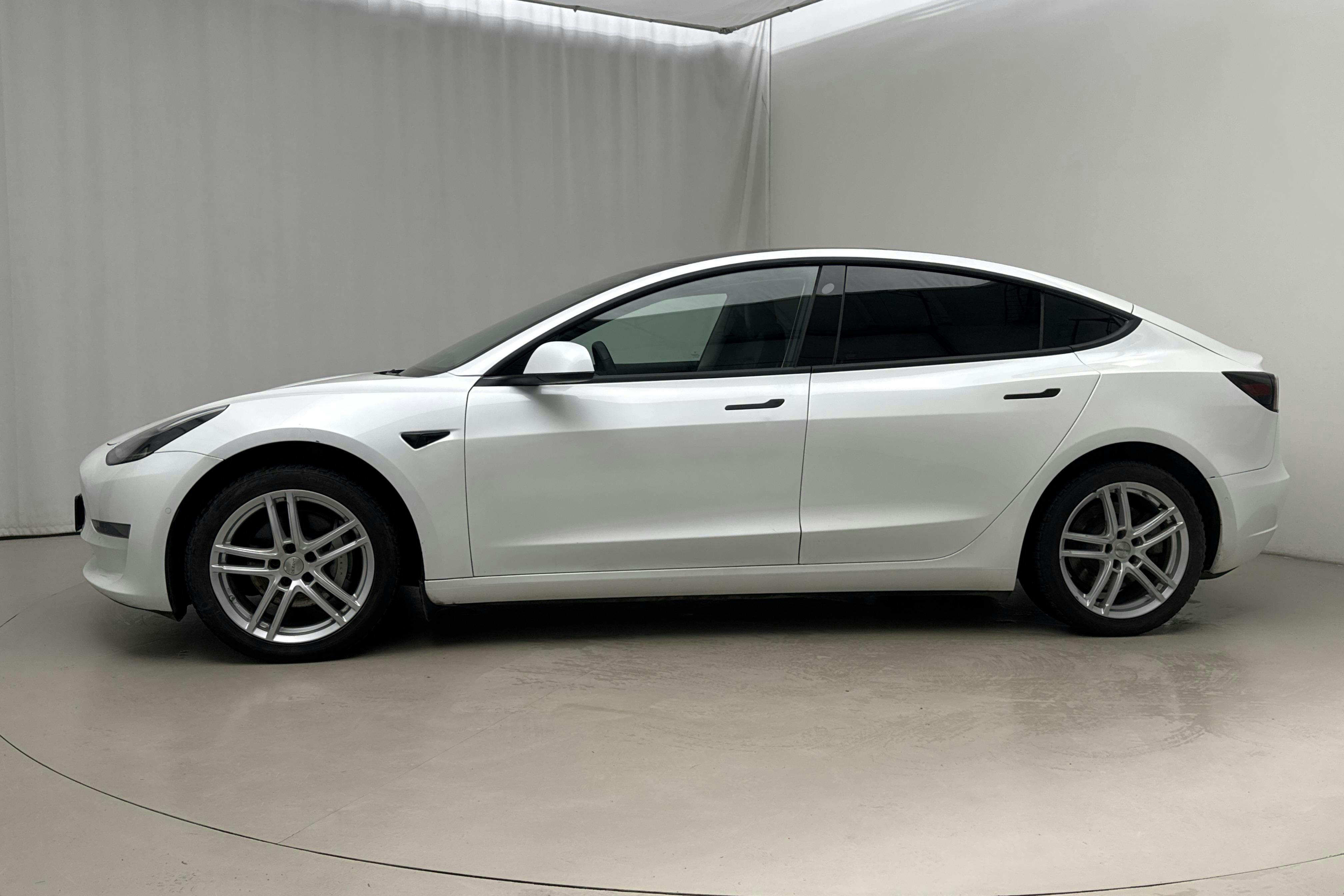 Presentation photo 2 of 22: Tesla Model 3 Long Range Dual Motor AWD - 124 900 km - Automatic - white - 2020