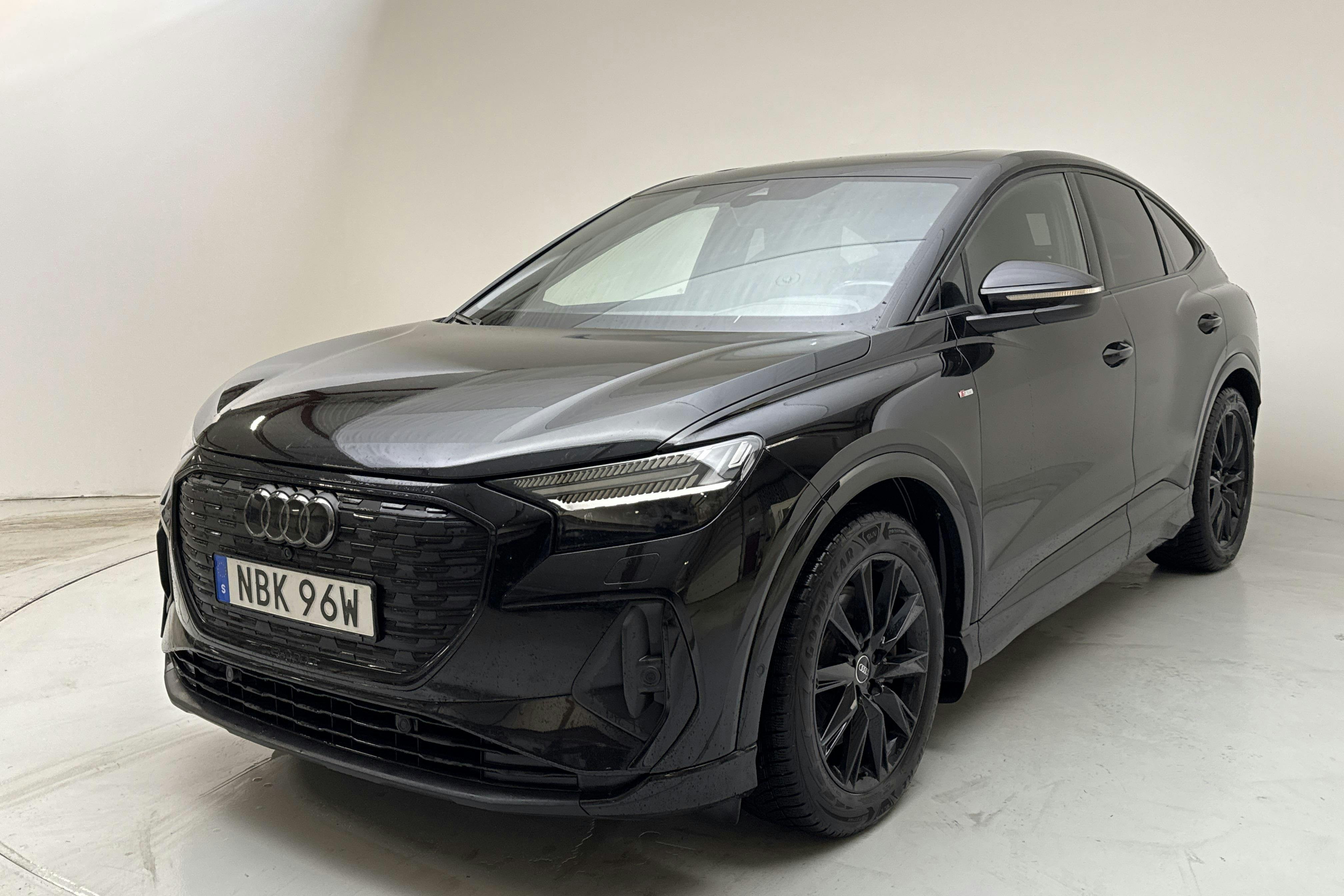 Zdjęcie prezentacyjne 1 z 19: Audi Q4 45 Sportback e-tron quattro 77kWh (265hk) - 65 720 km - Automatyczna - czarny - 2024