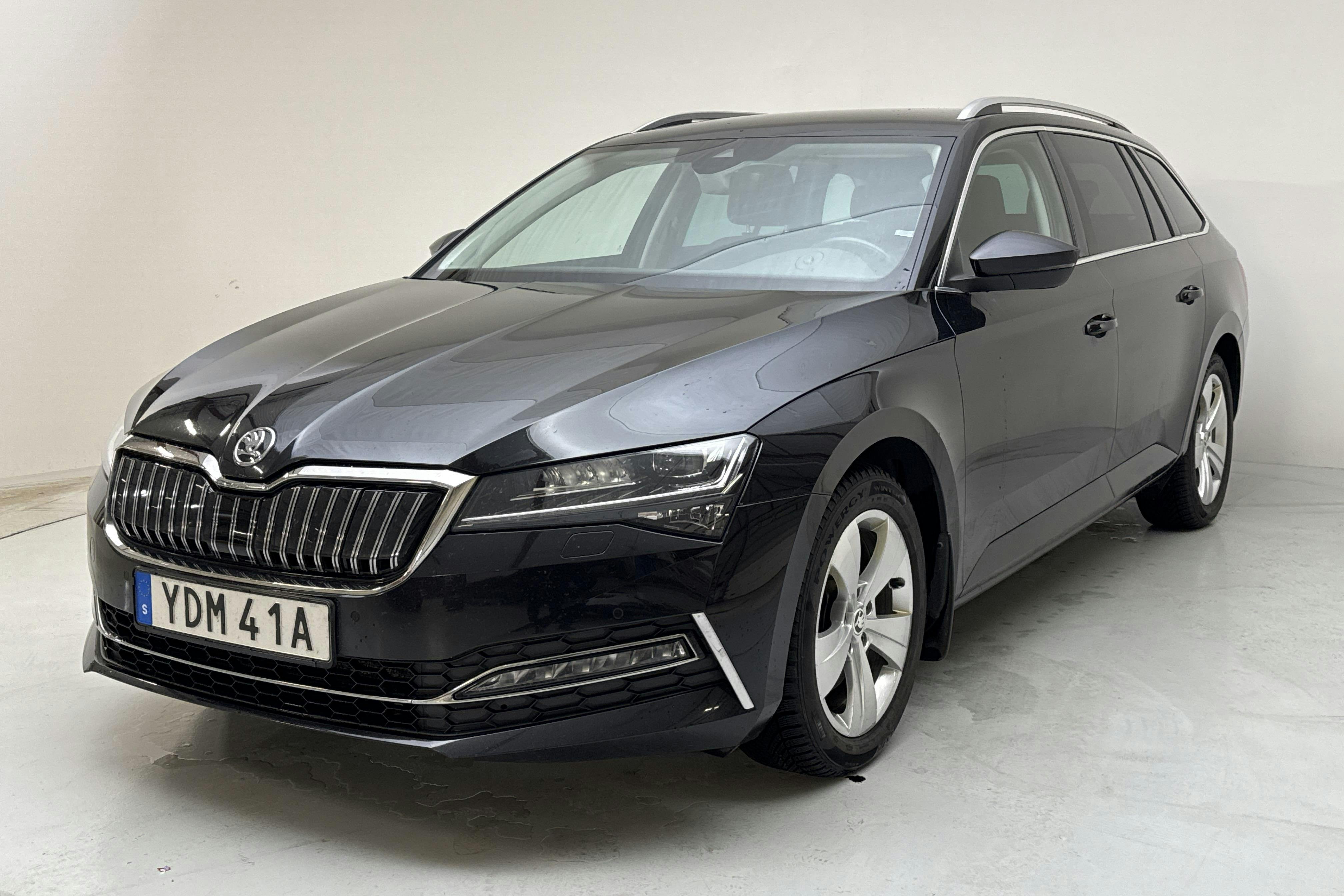 Presentation photo 1 of 16: Skoda Superb 1.4 TSI PHEV Kombi (218hk) - 128 370 km - Automatic - black - 2020